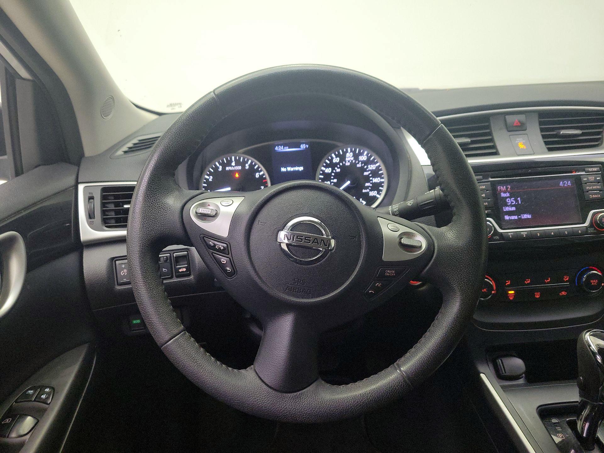 Thumbnail: 2017 Nissan Sentra - 10