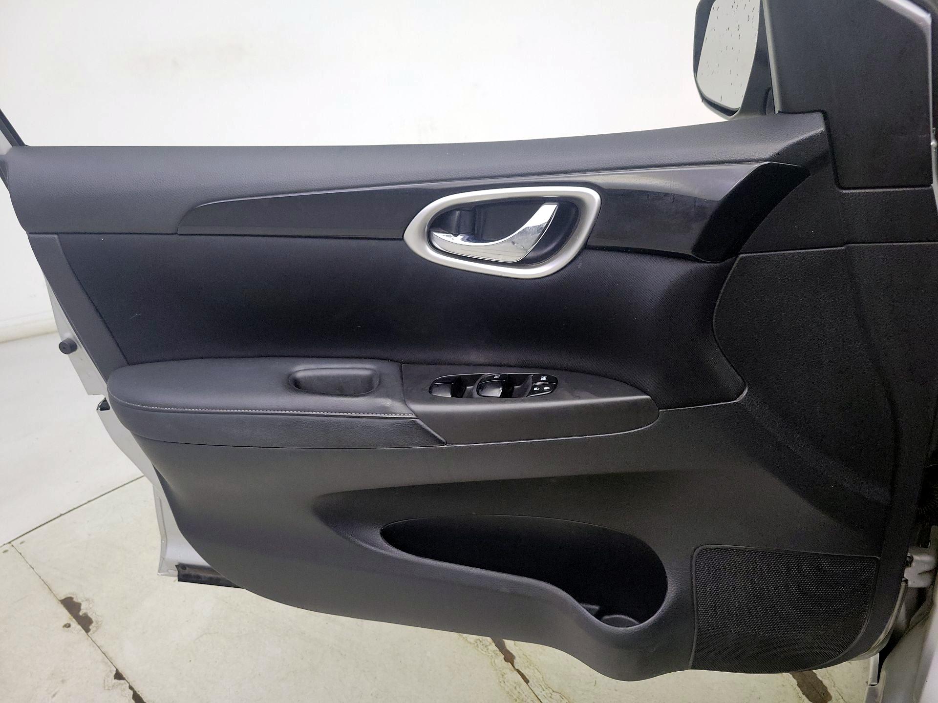 Thumbnail: 2017 Nissan Sentra - 12