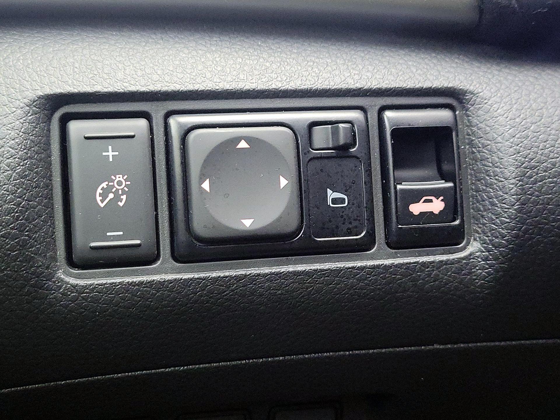 Thumbnail: 2017 Nissan Sentra - 13