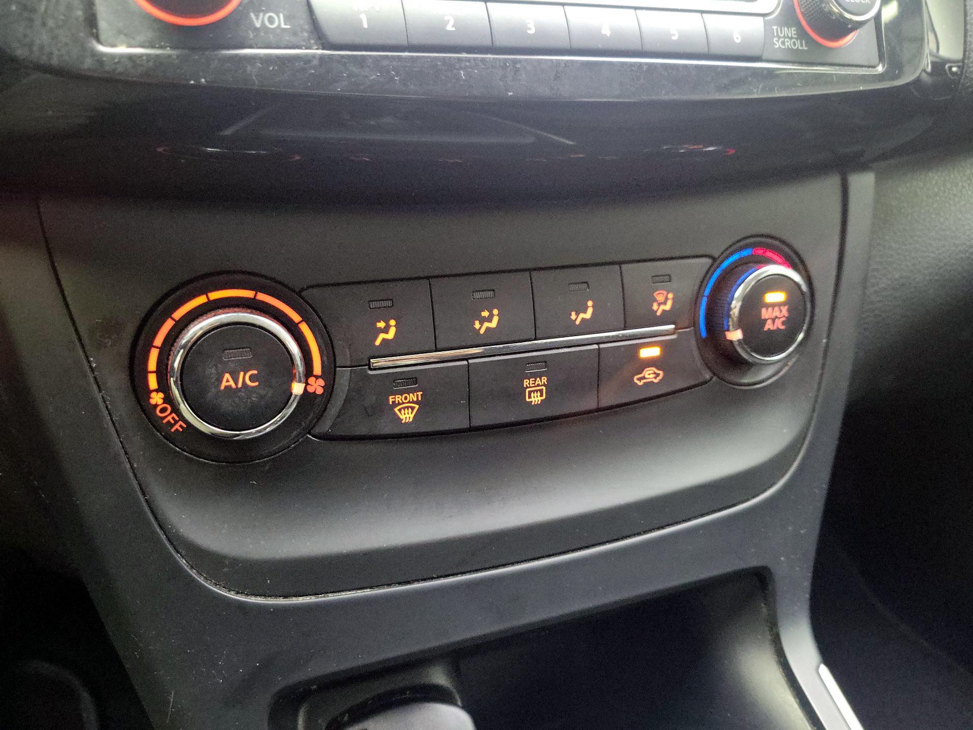 Thumbnail: 2017 Nissan Sentra - 16