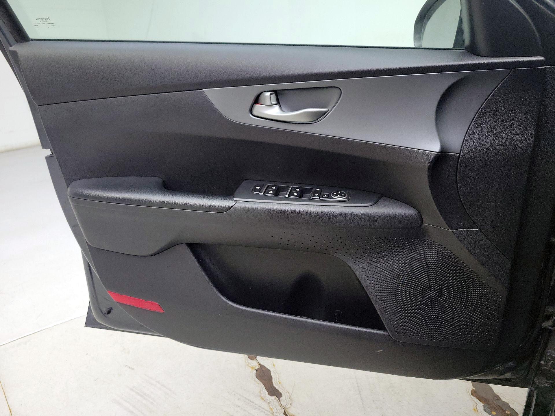 Thumbnail: 2021 Kia Forte - 12