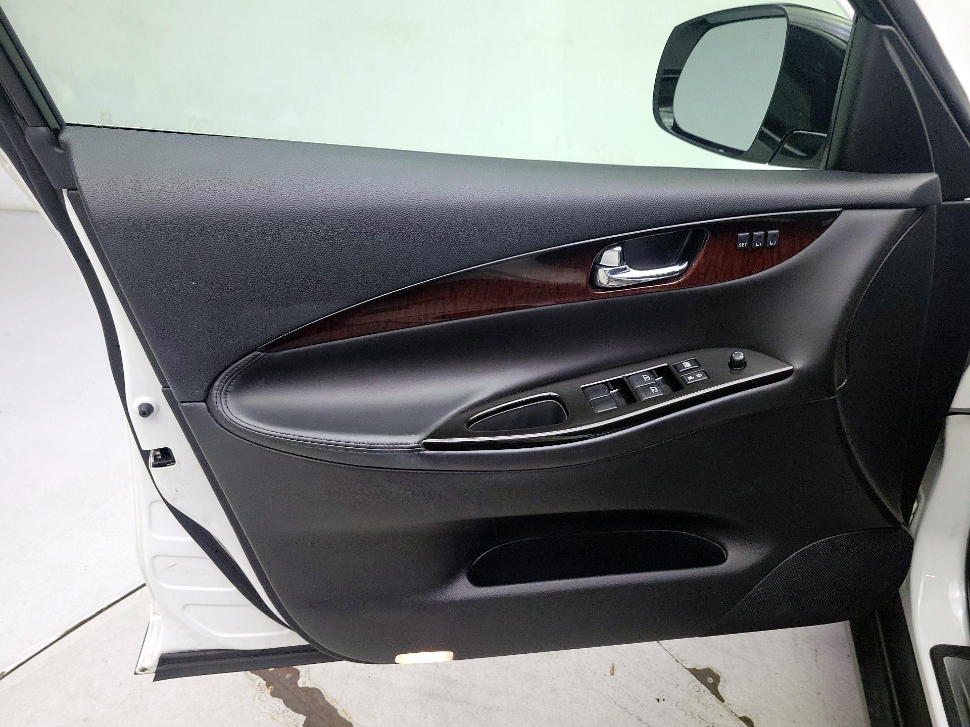 Thumbnail: 2017 INFINITI QX50 - 12