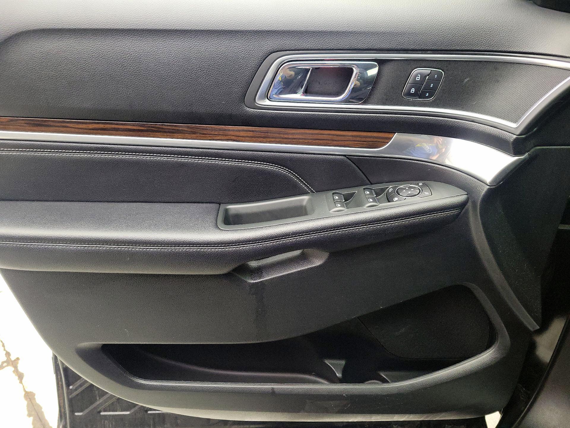 Thumbnail: 2016 Ford Explorer - 12