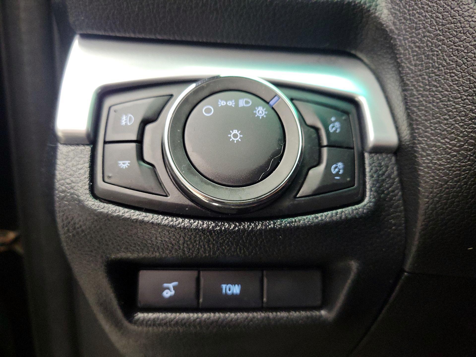 Thumbnail: 2016 Ford Explorer - 13