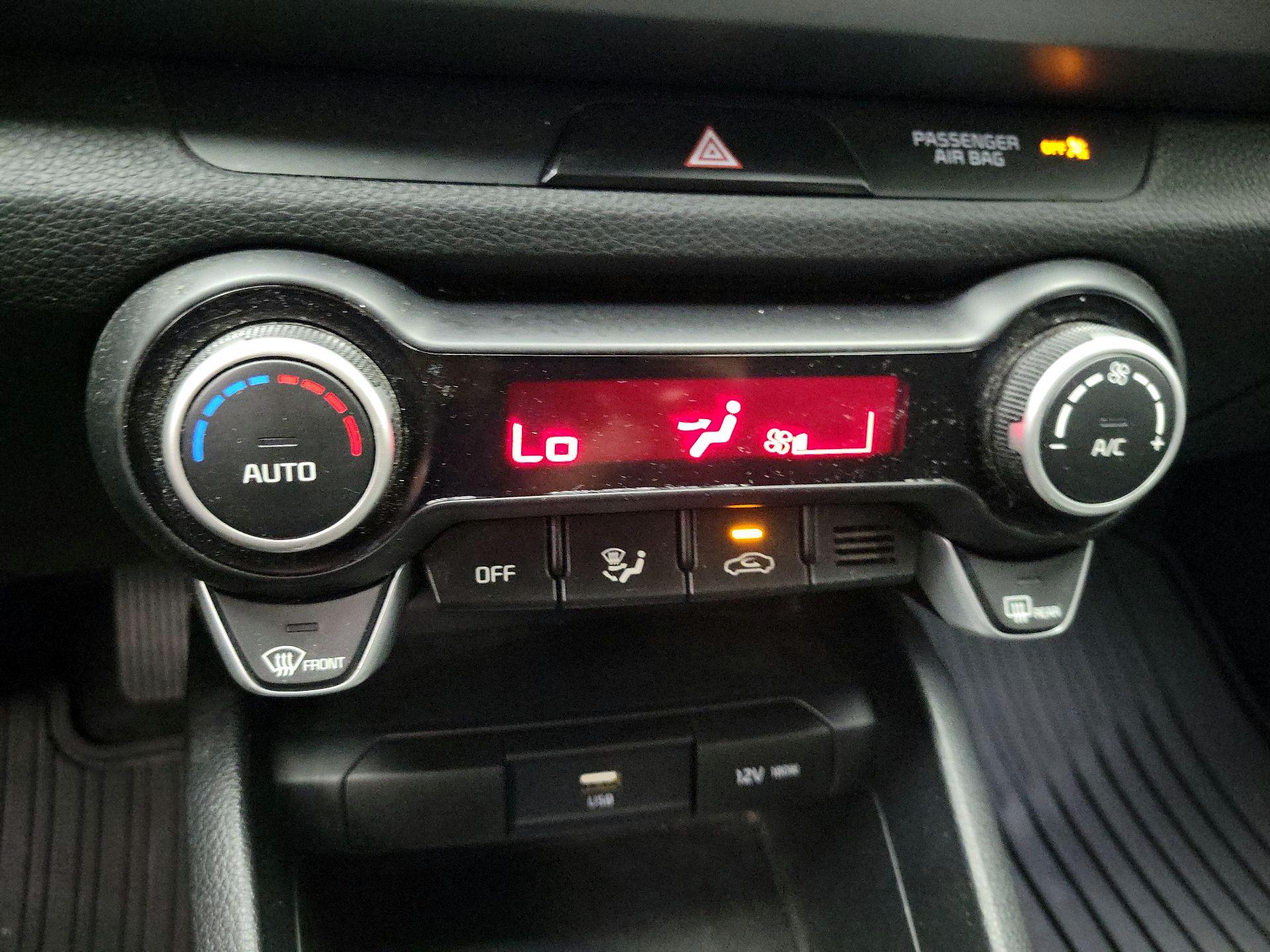 Thumbnail: 2021 Kia Rio - 16