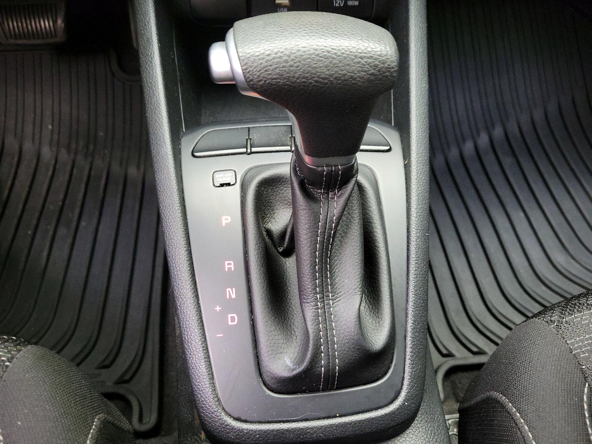 Thumbnail: 2021 Kia Rio - 17