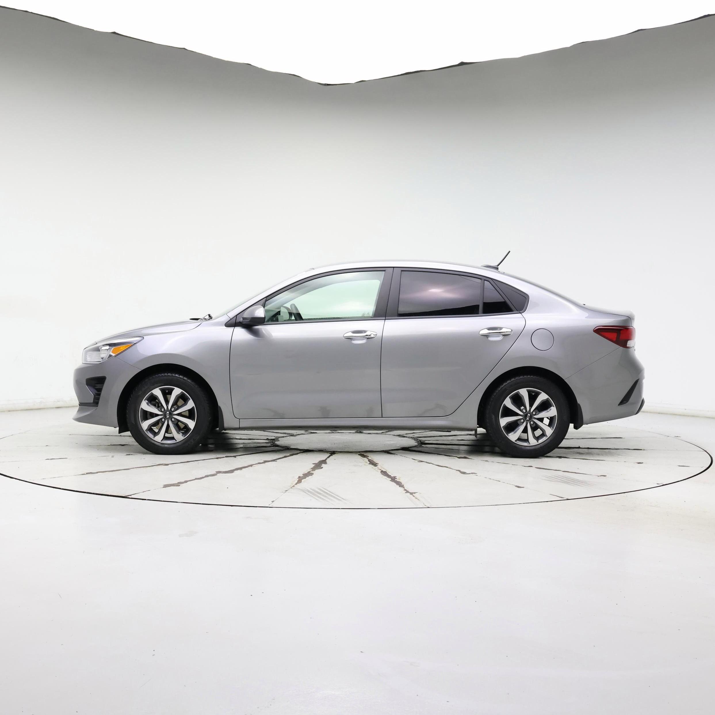 Thumbnail: 2021 Kia Rio - 3