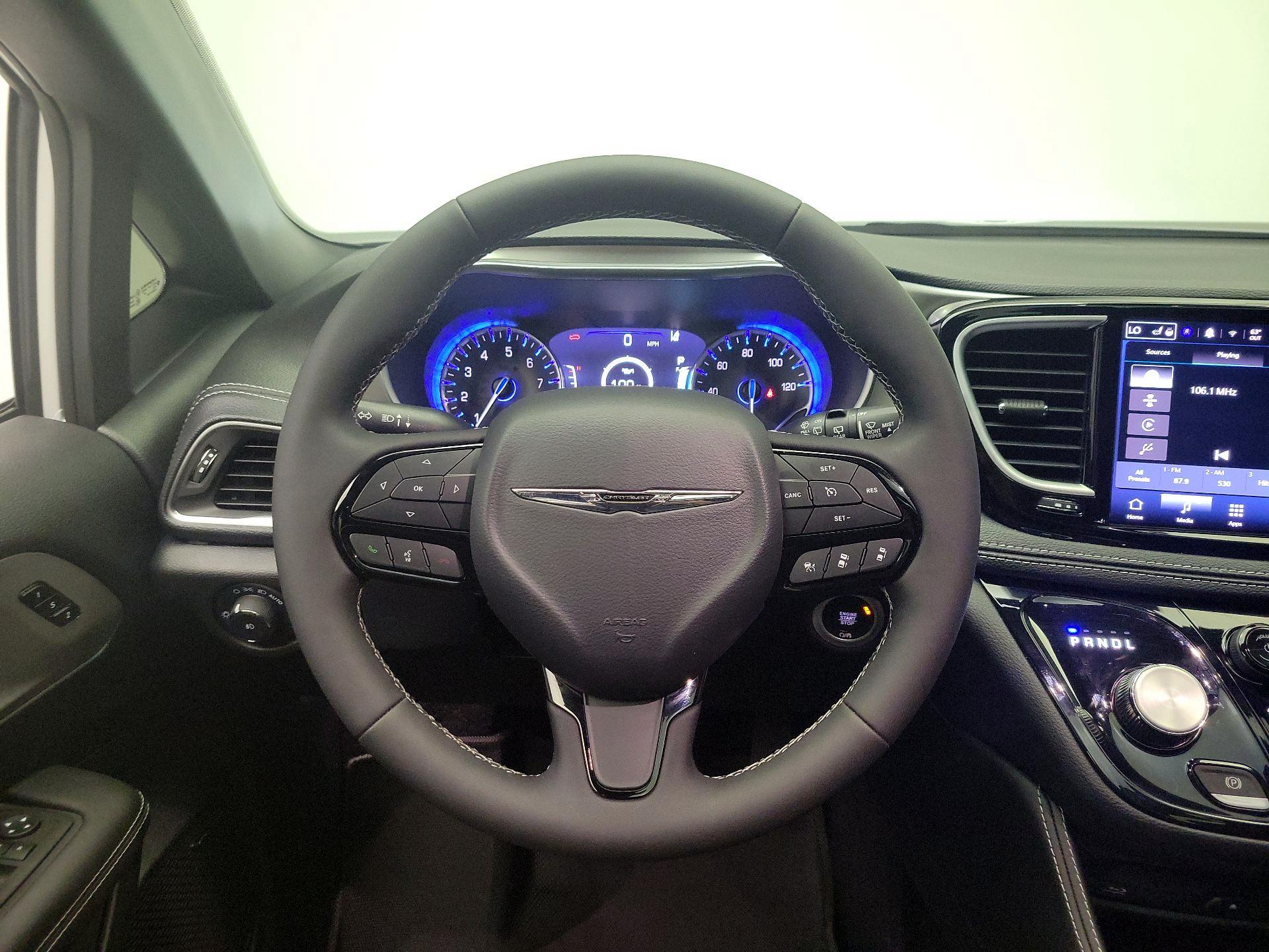 Thumbnail: 2024 Chrysler Pacifica - 10