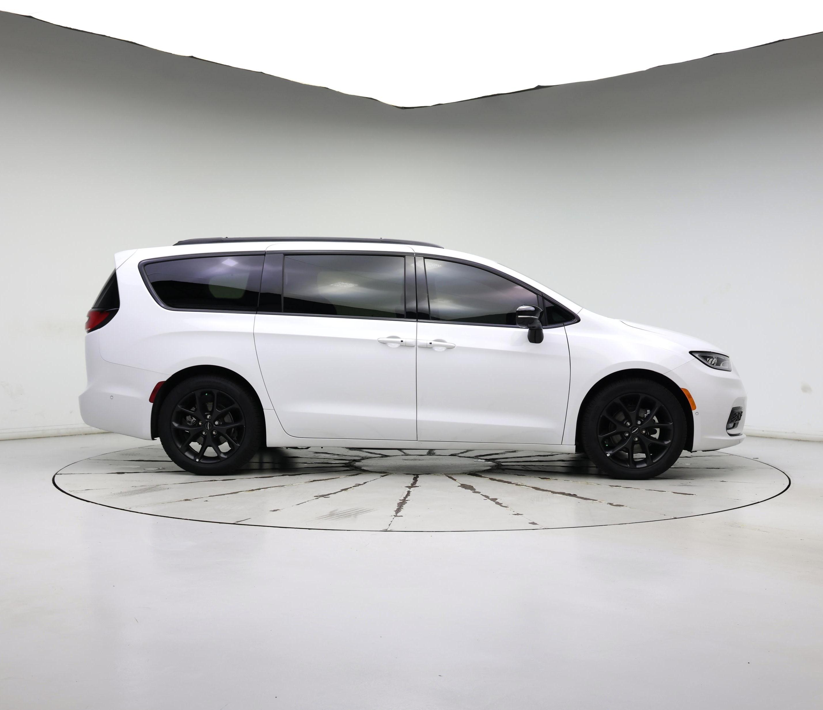 Thumbnail: 2024 Chrysler Pacifica - 7