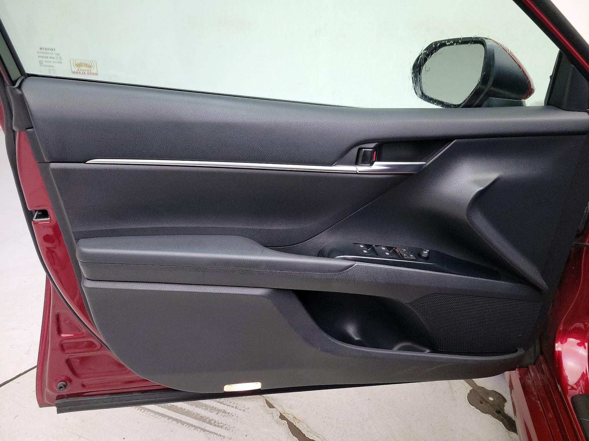 Thumbnail: 2018 Toyota Camry - 12