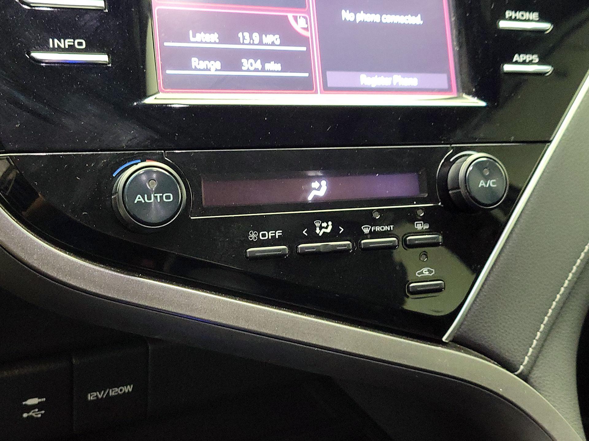 Thumbnail: 2018 Toyota Camry - 16