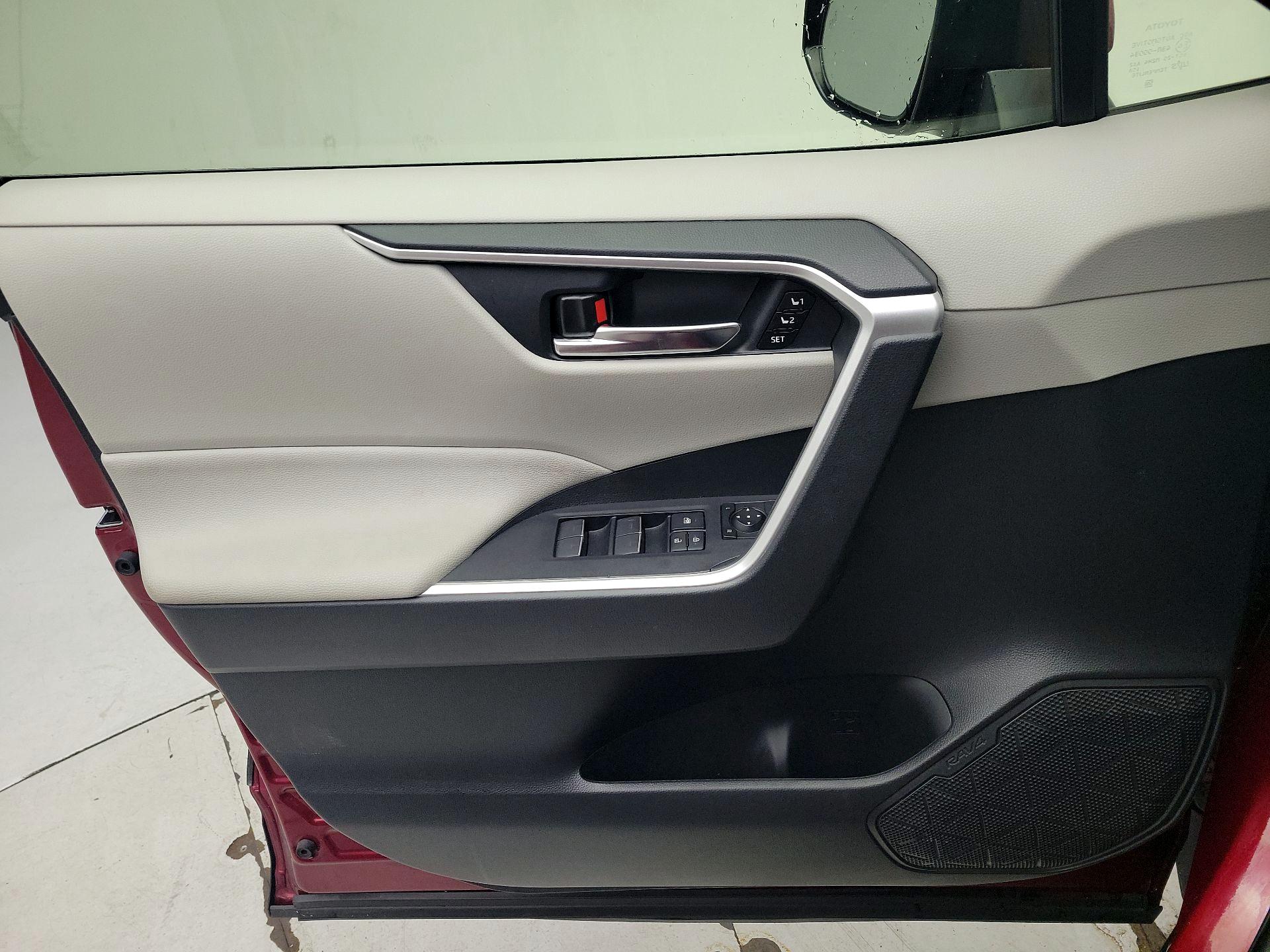 Thumbnail: 2022 Toyota RAV4 - 12