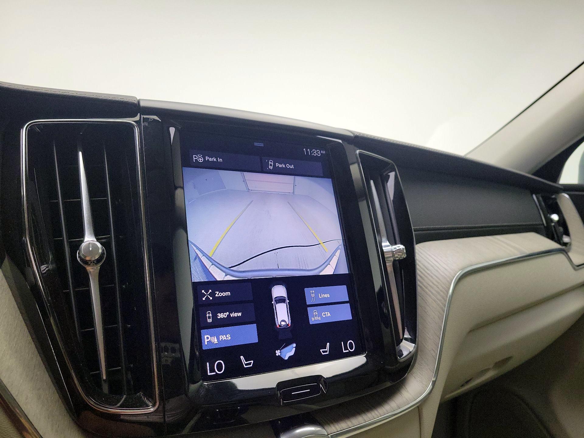Thumbnail: 2018 Volvo XC60 - 14