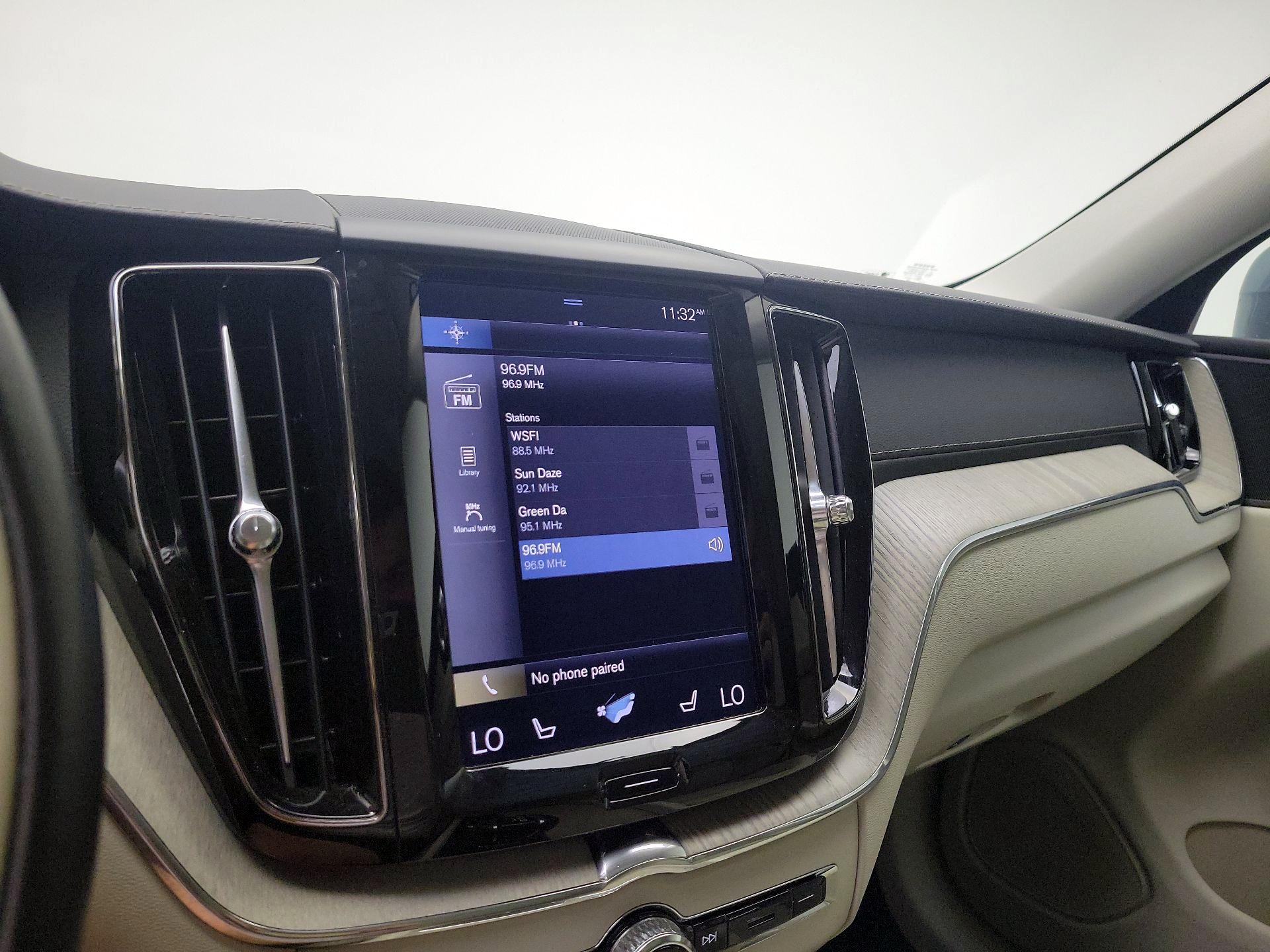 Thumbnail: 2018 Volvo XC60 - 15