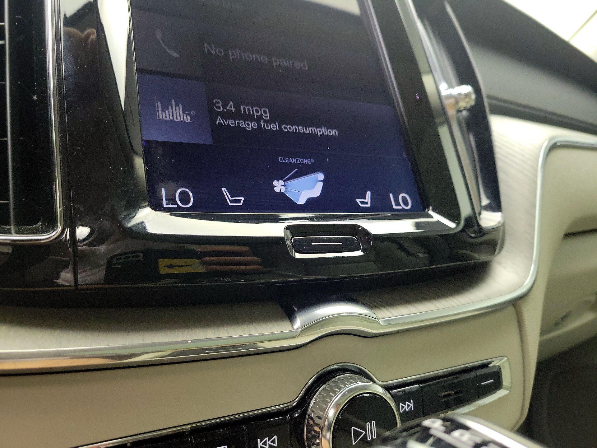Thumbnail: 2018 Volvo XC60 - 16