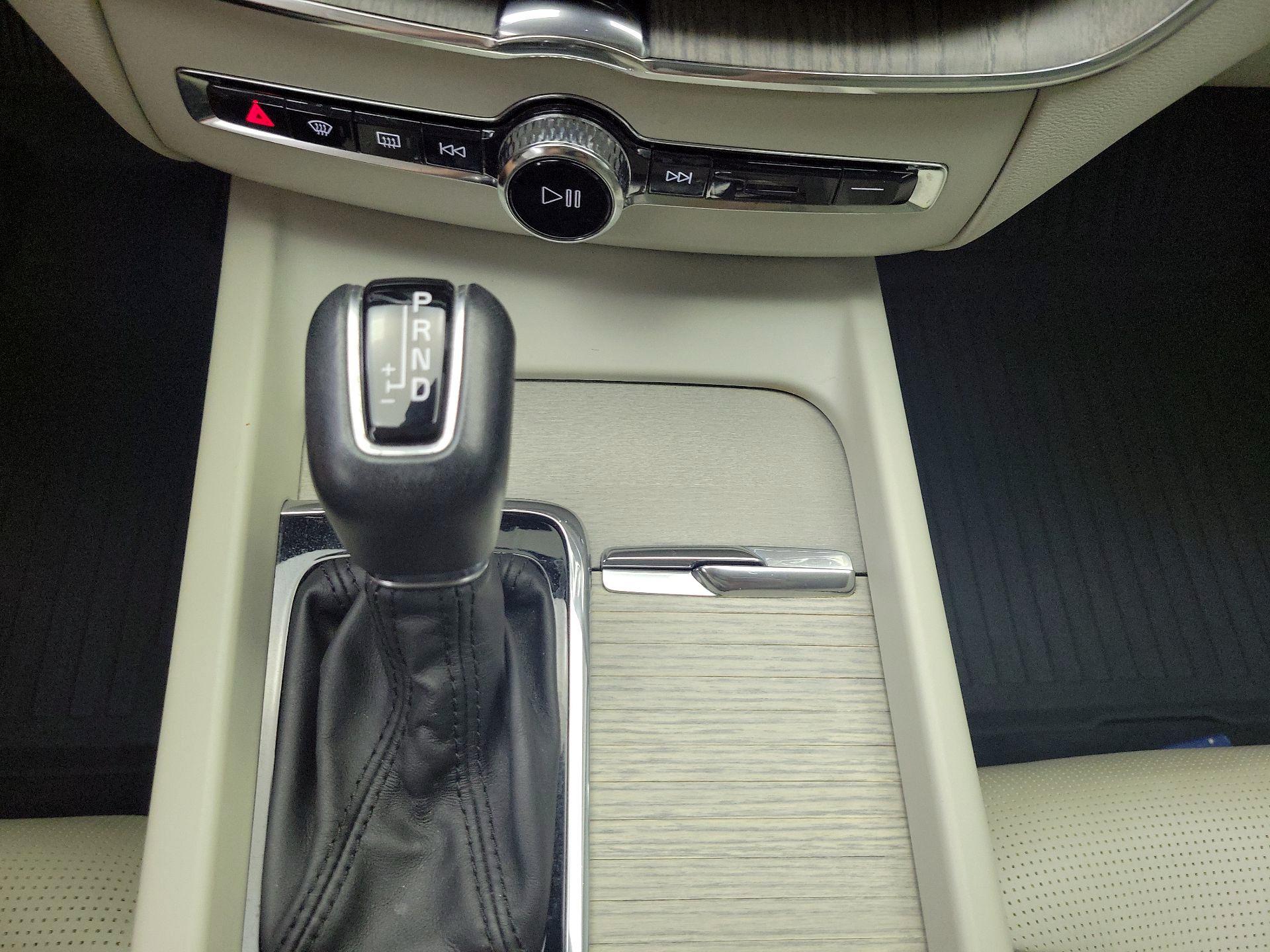 Thumbnail: 2018 Volvo XC60 - 17