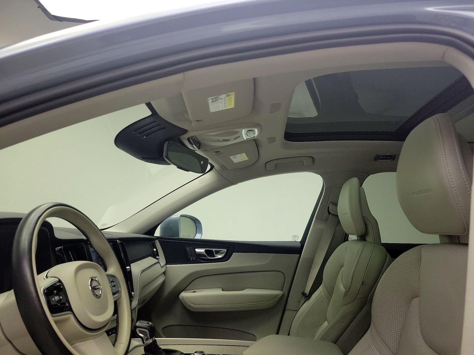 Thumbnail: 2018 Volvo XC60 - 18
