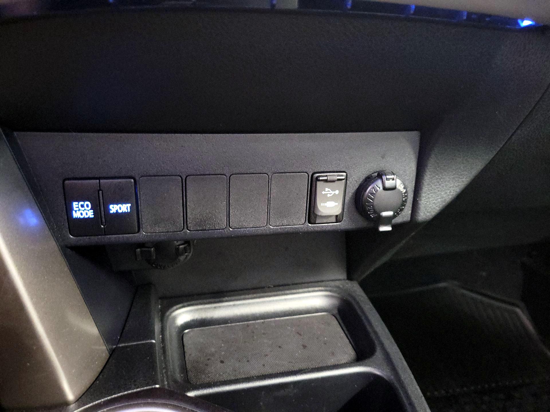 Thumbnail: 2018 Toyota RAV4 - 18