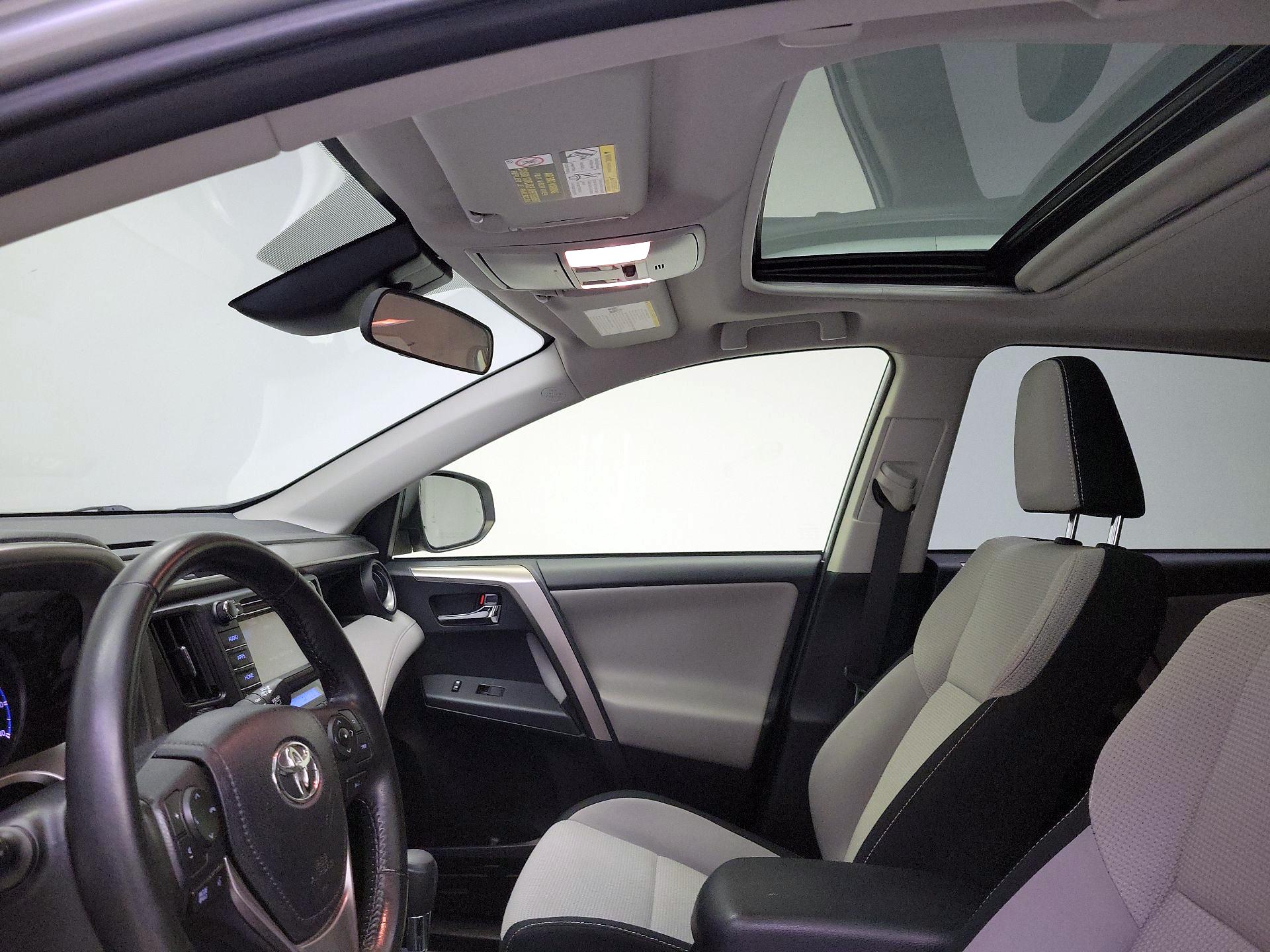 Thumbnail: 2018 Toyota RAV4 - 19