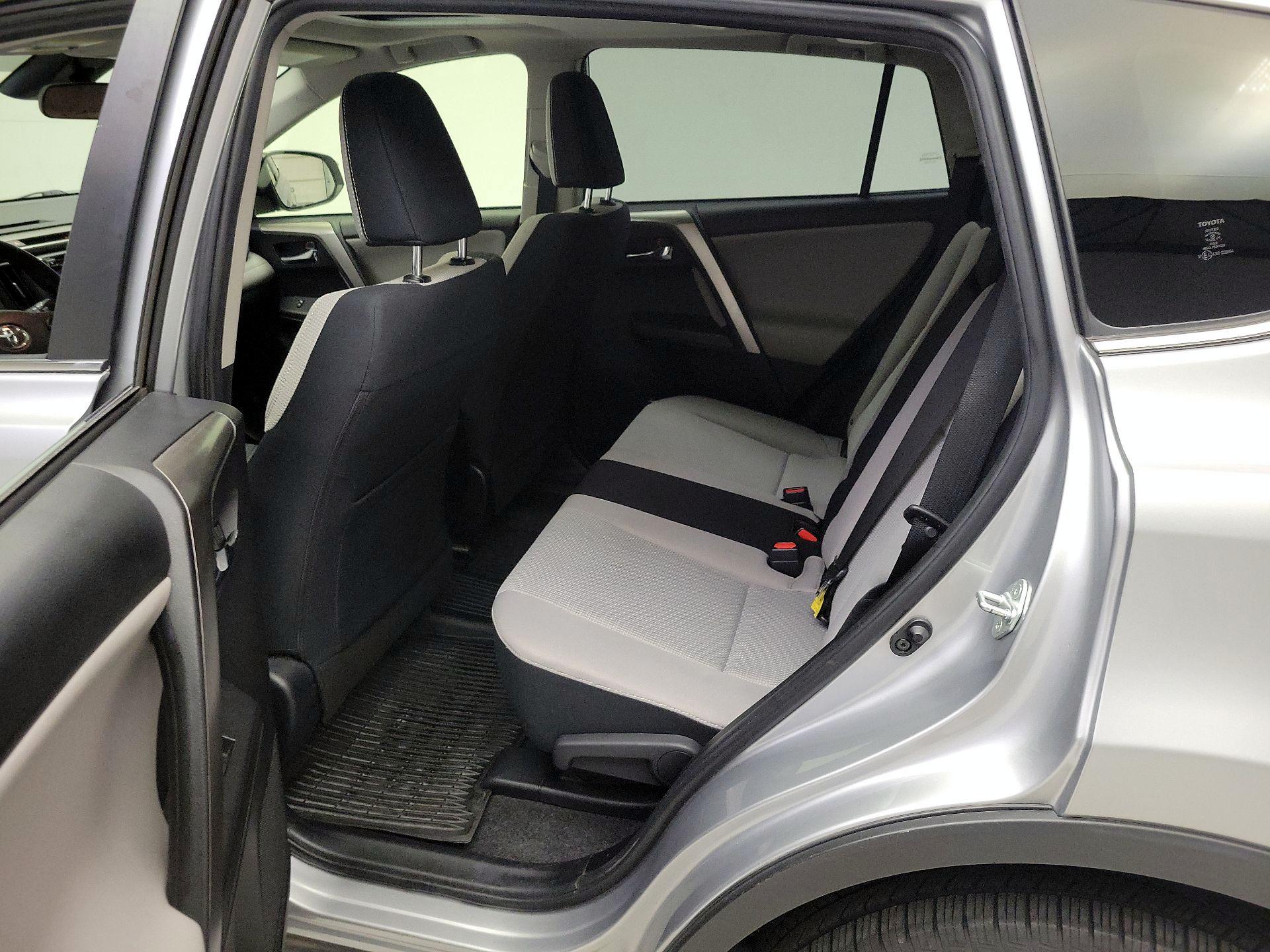 Thumbnail: 2018 Toyota RAV4 - 20
