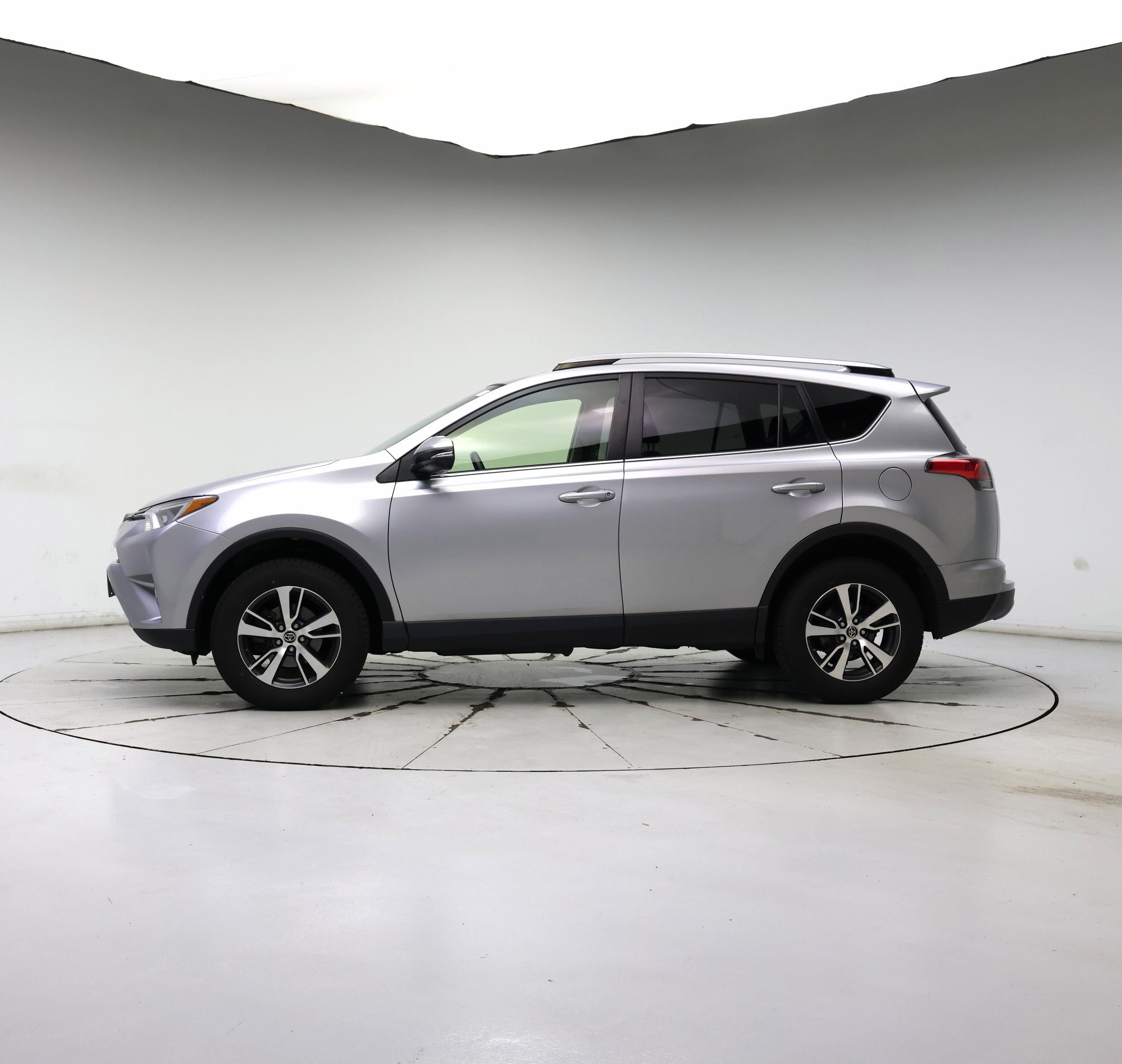 Thumbnail: 2018 Toyota RAV4 - 3