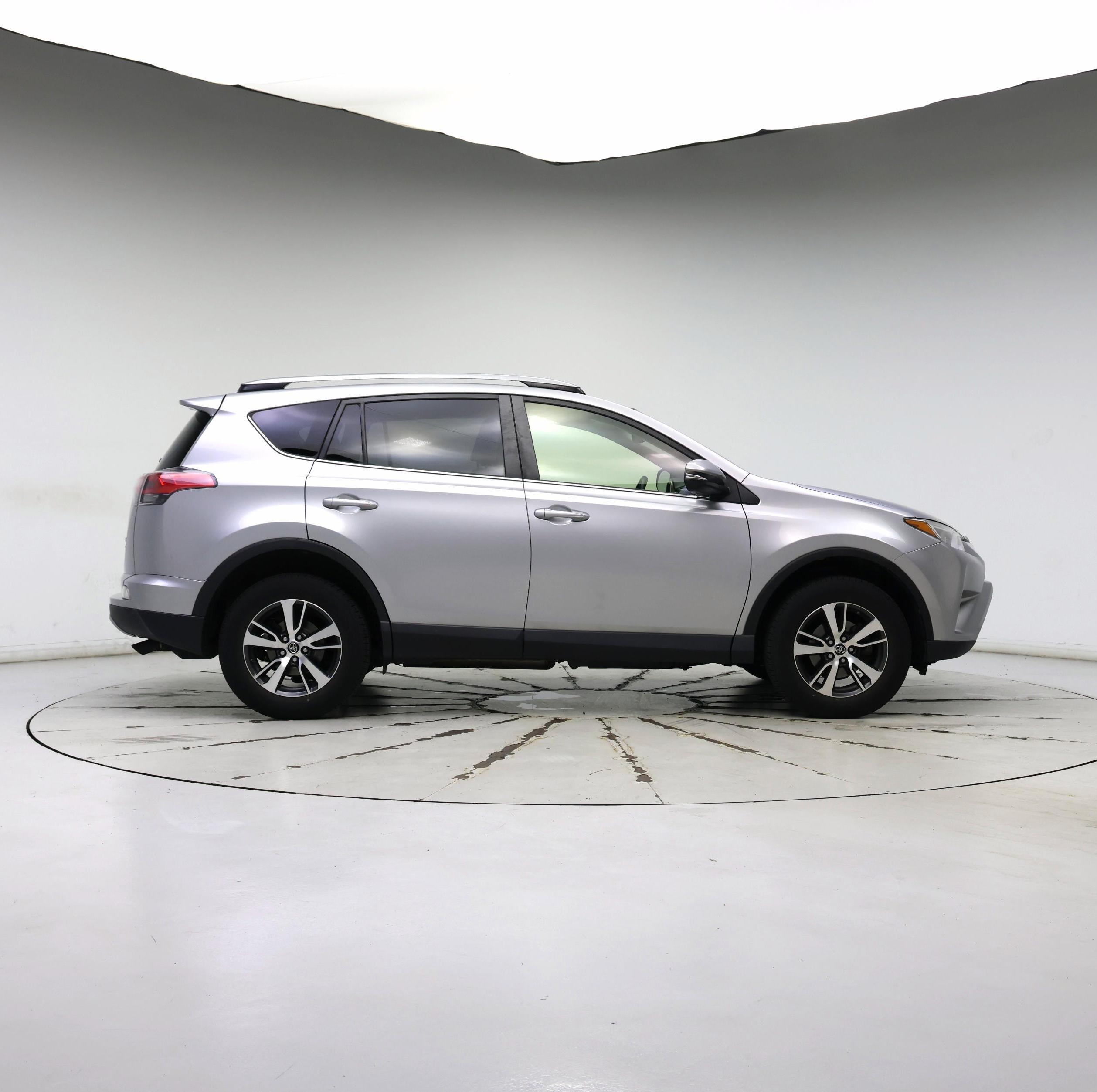Thumbnail: 2018 Toyota RAV4 - 7