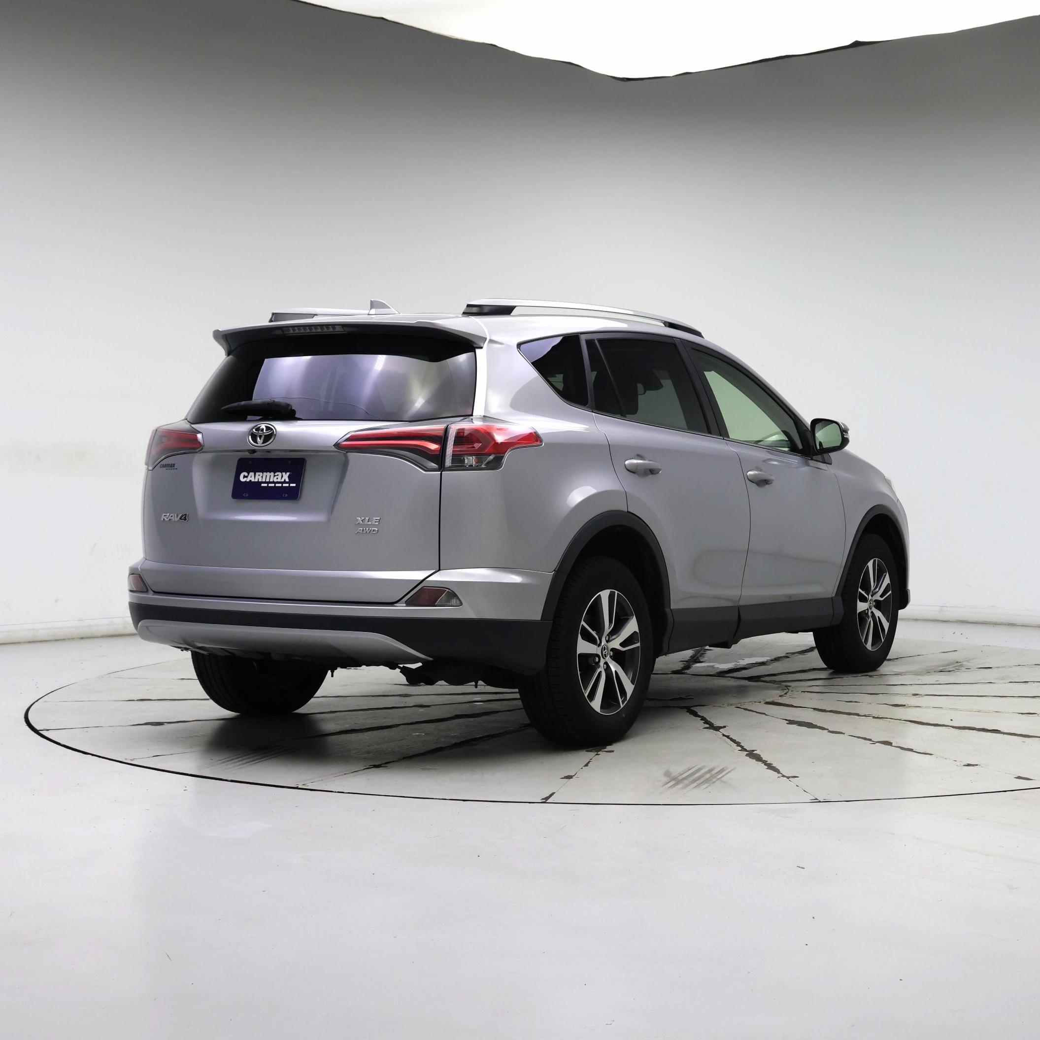 Thumbnail: 2018 Toyota RAV4 - 8