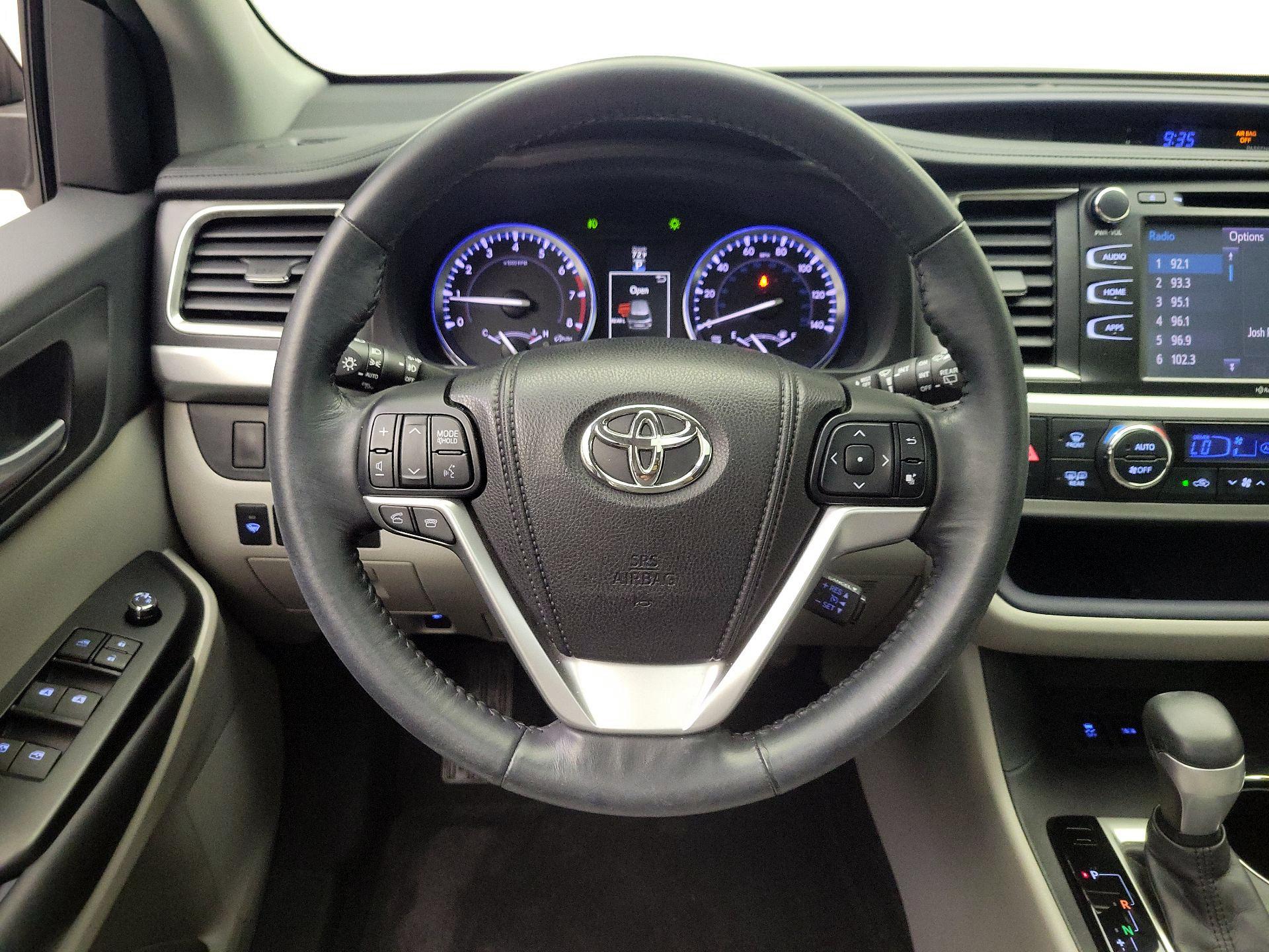 Thumbnail: 2014 Toyota Highlander - 10