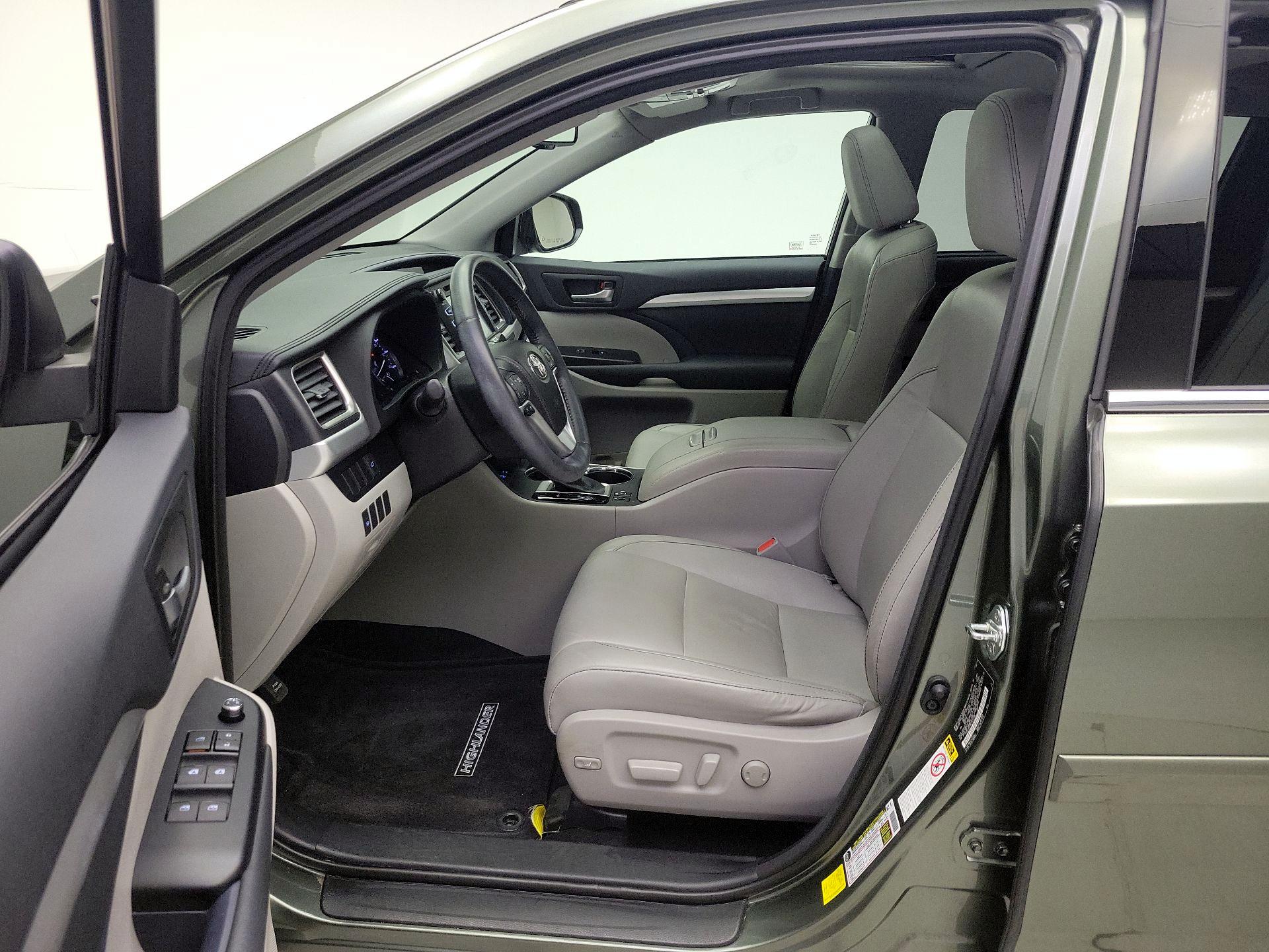 Thumbnail: 2014 Toyota Highlander - 11