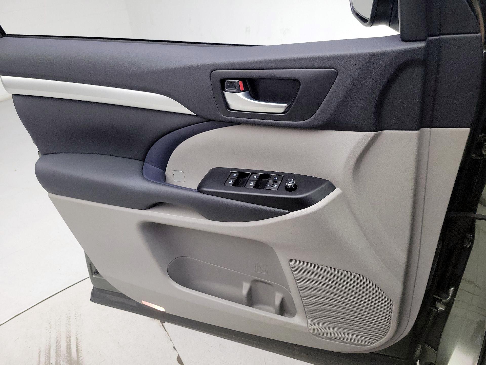 Thumbnail: 2014 Toyota Highlander - 12