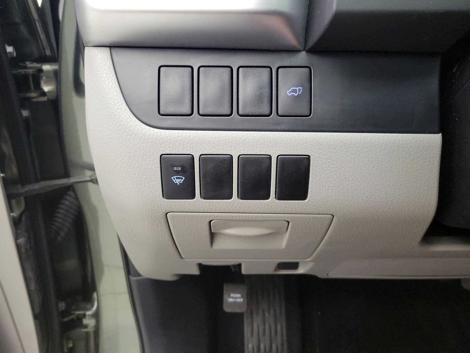 Thumbnail: 2014 Toyota Highlander - 13
