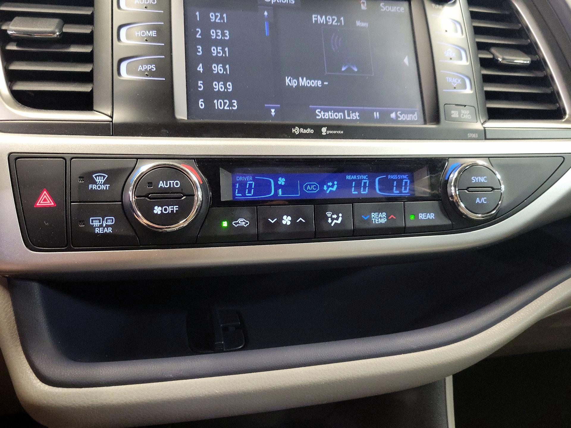 Thumbnail: 2014 Toyota Highlander - 16