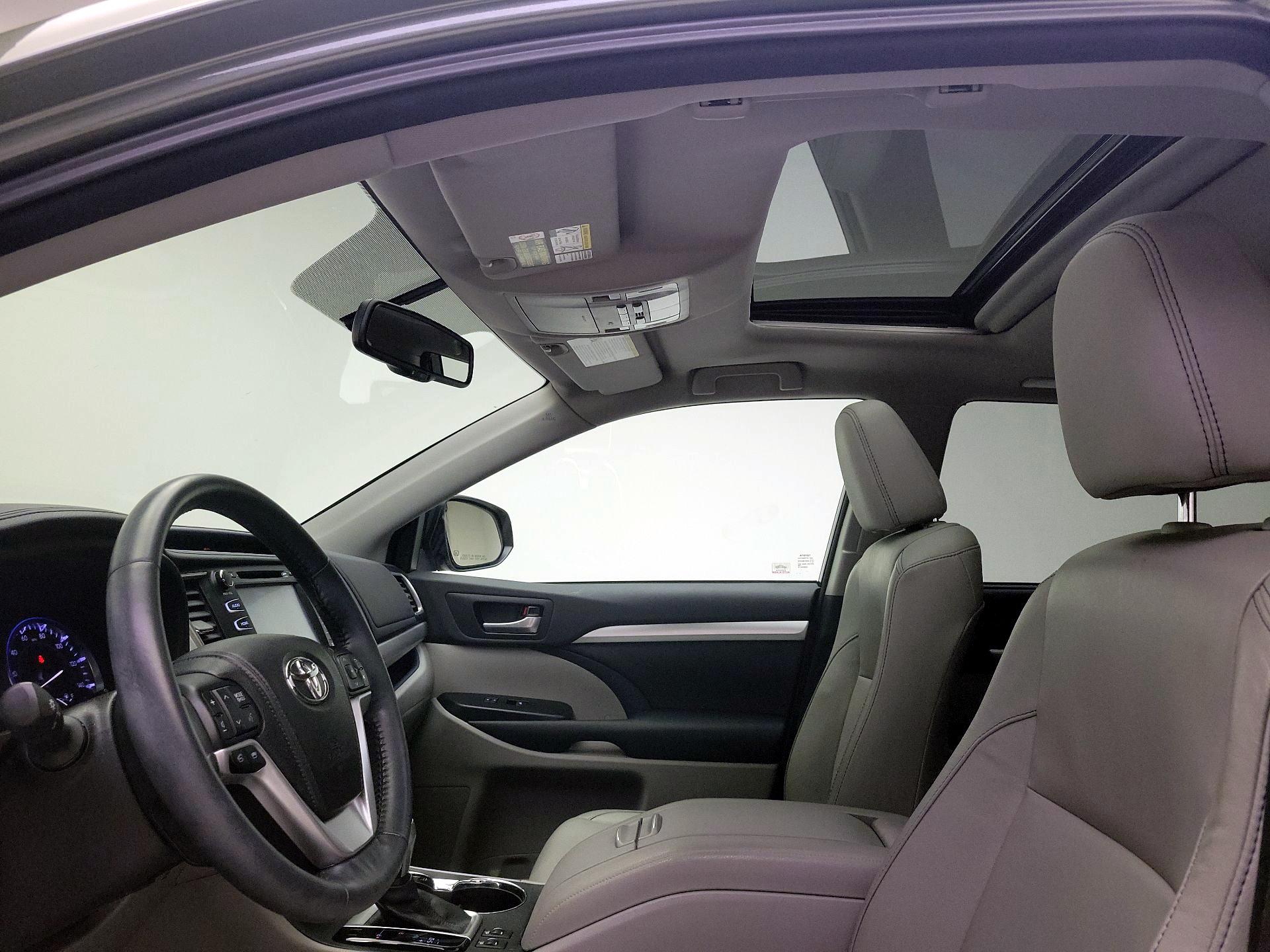 Thumbnail: 2014 Toyota Highlander - 19