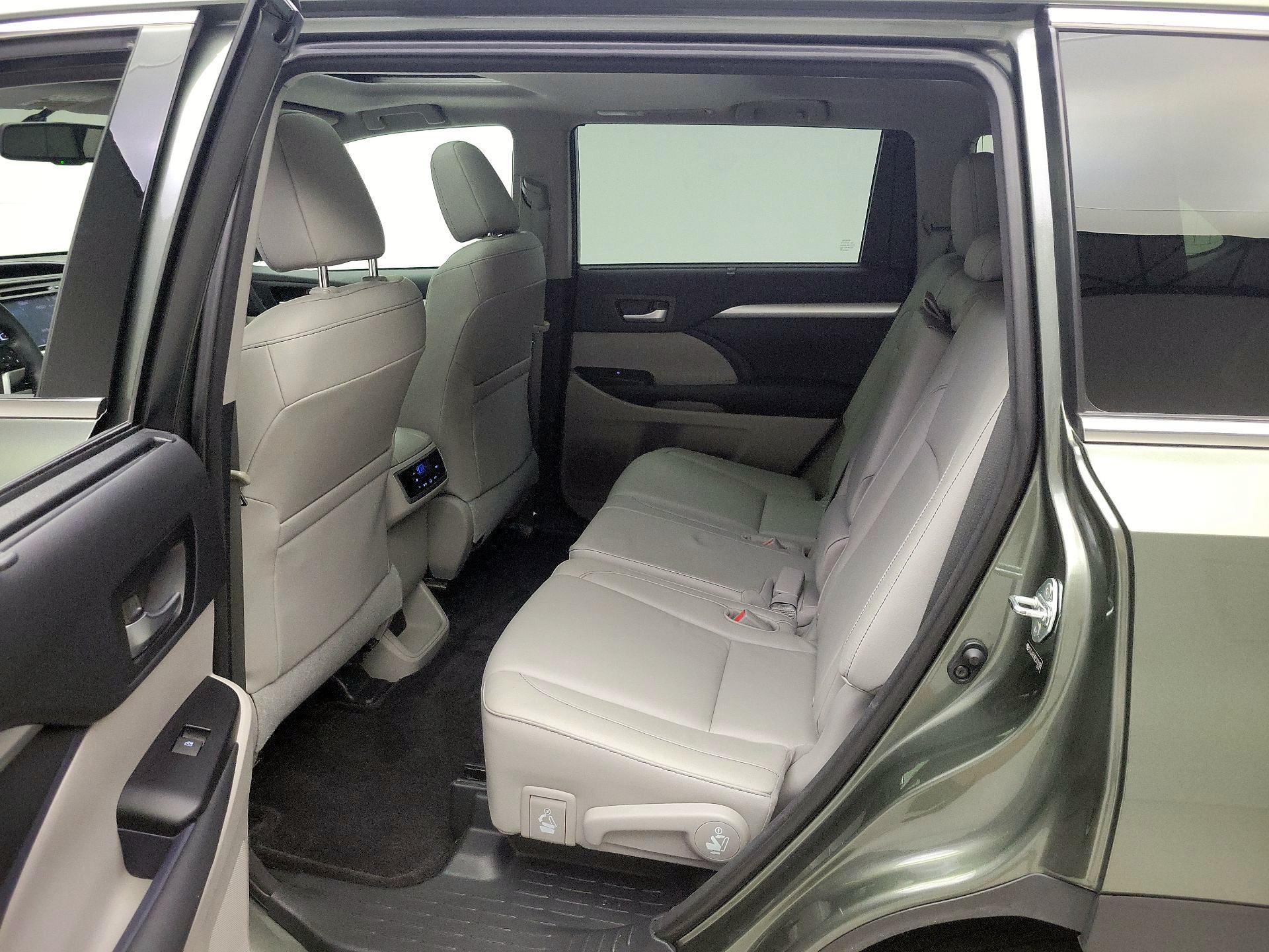 Thumbnail: 2014 Toyota Highlander - 20