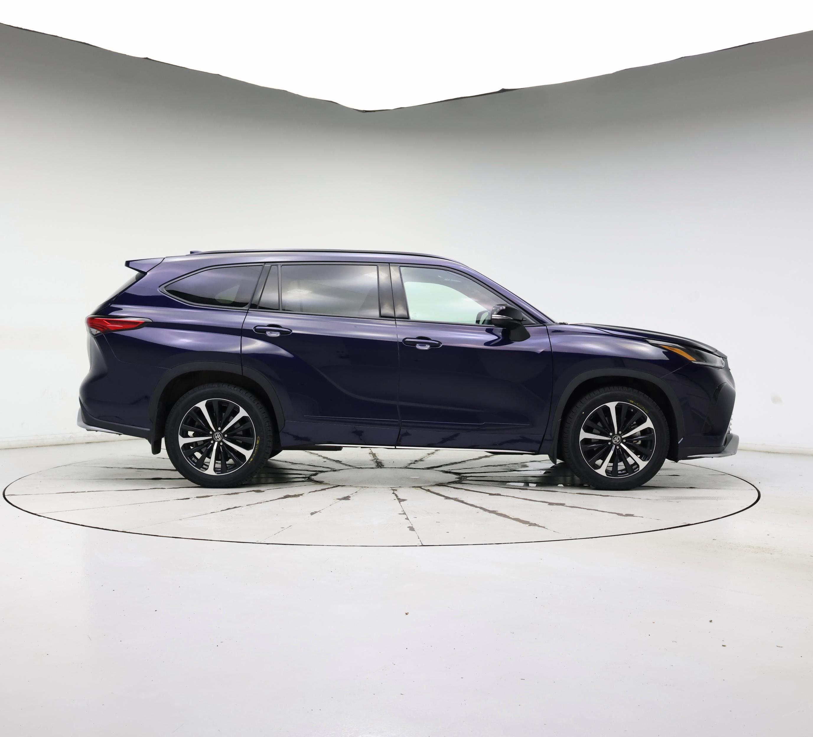Thumbnail: 2022 Toyota Highlander - 7