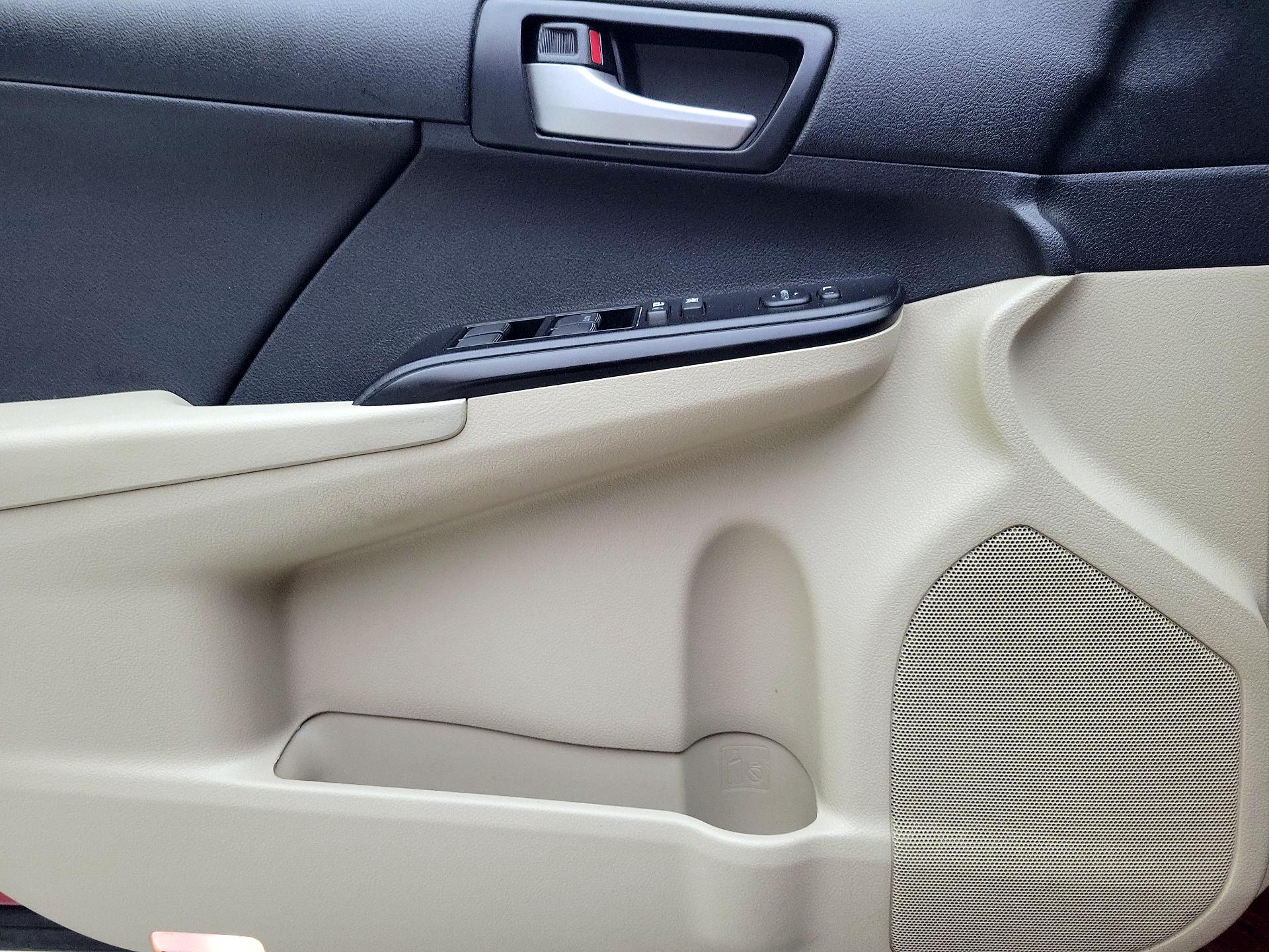 Thumbnail: 2014 Toyota Camry - 12