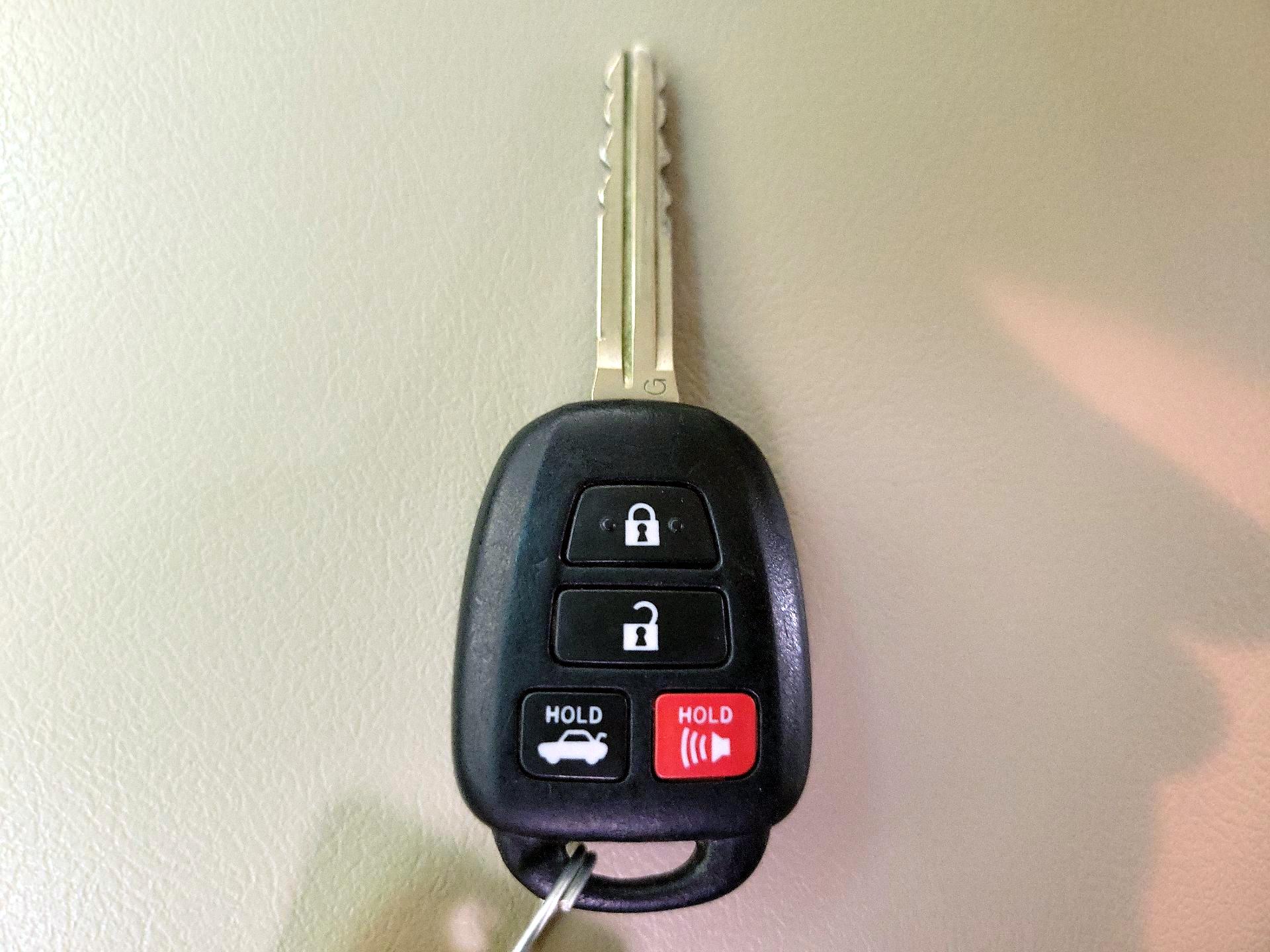 Thumbnail: 2014 Toyota Camry - 20
