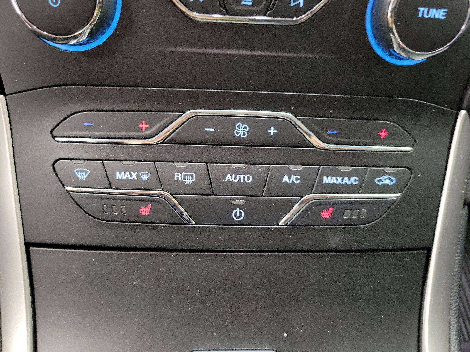 Thumbnail: 2018 Ford Edge - 15