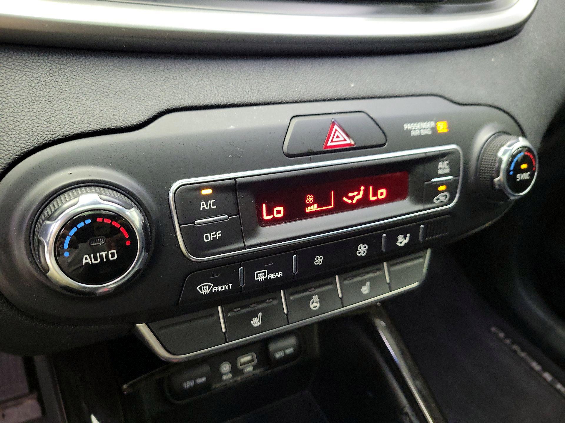 Thumbnail: 2019 Kia Sorento - 17