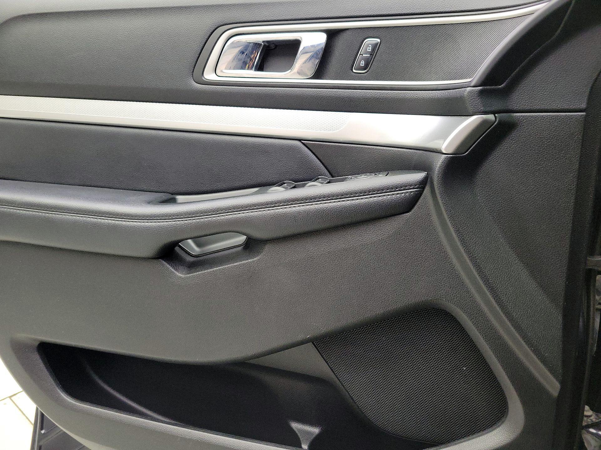 Thumbnail: 2017 Ford Explorer - 12