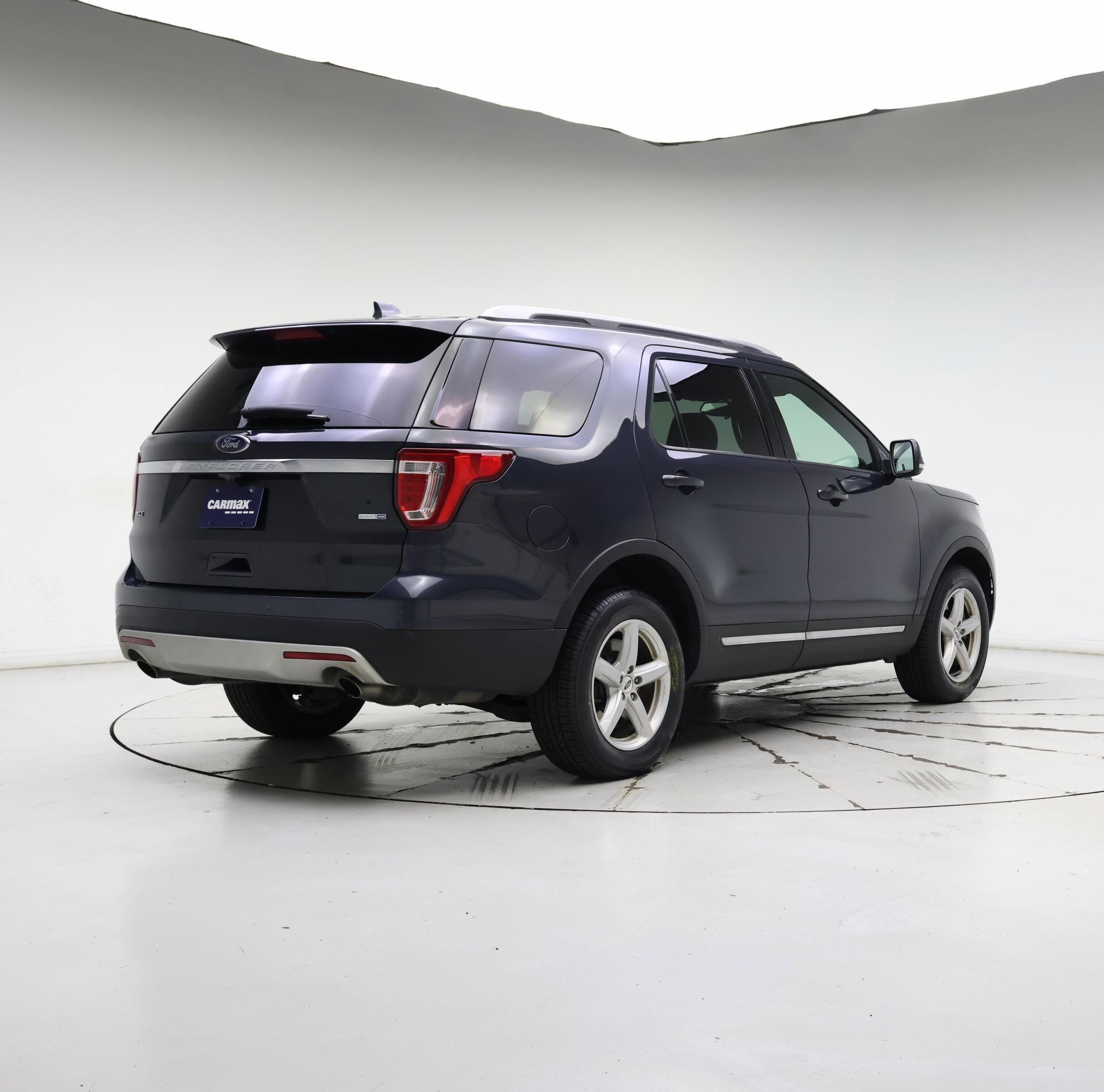 Thumbnail: 2017 Ford Explorer - 8