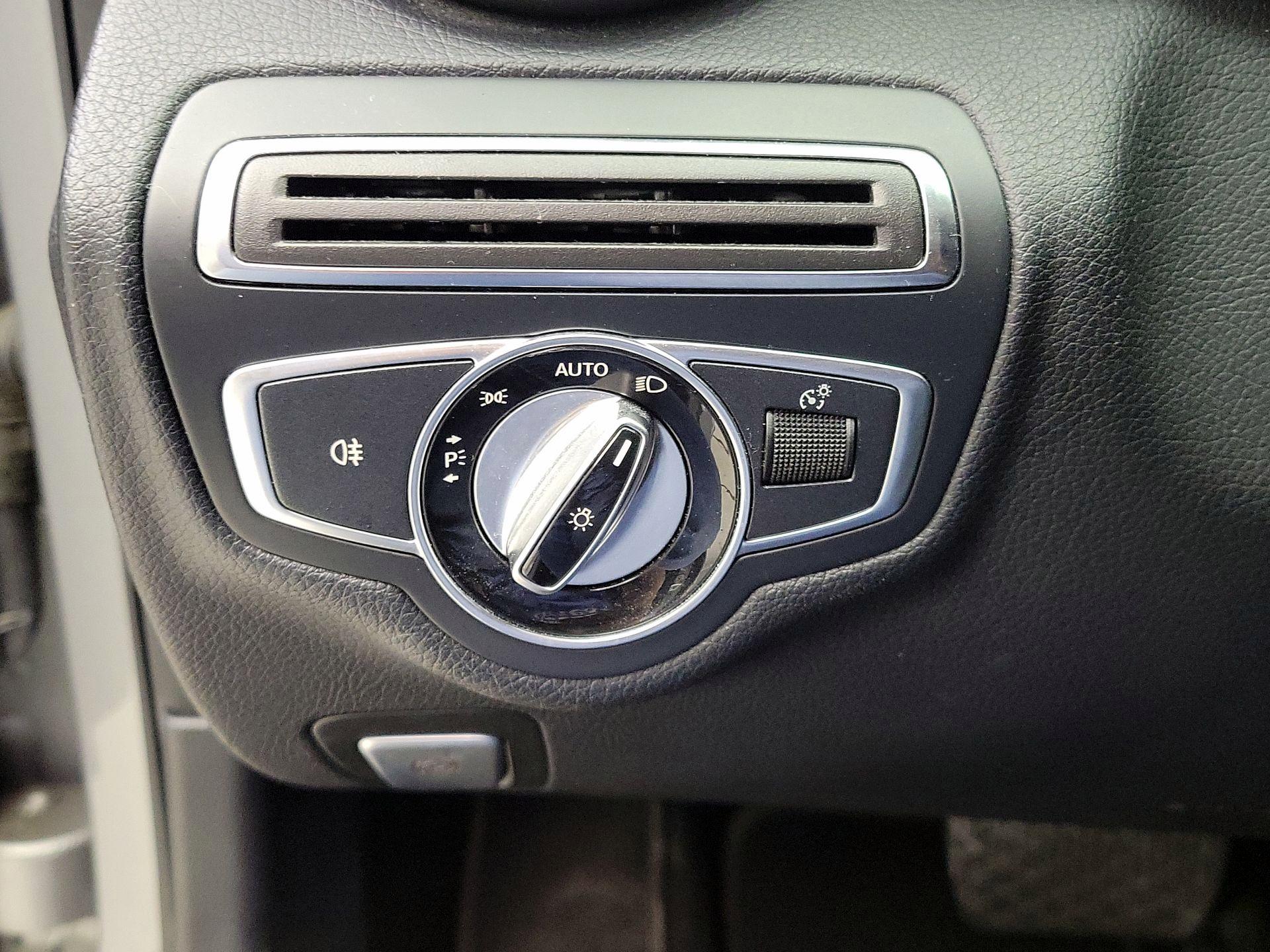 Thumbnail: 2015 Mercedes-Benz C-Class - 13