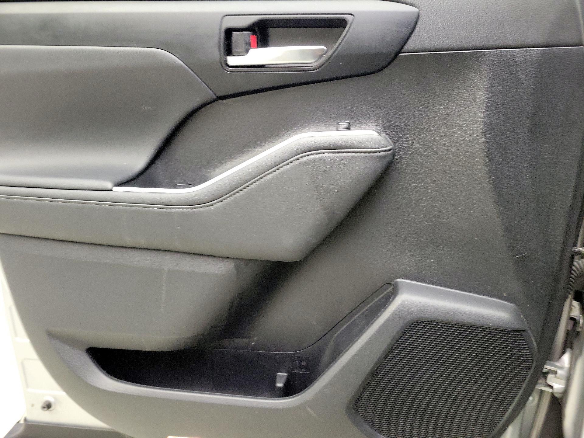 Thumbnail: 2021 Toyota Highlander - 12