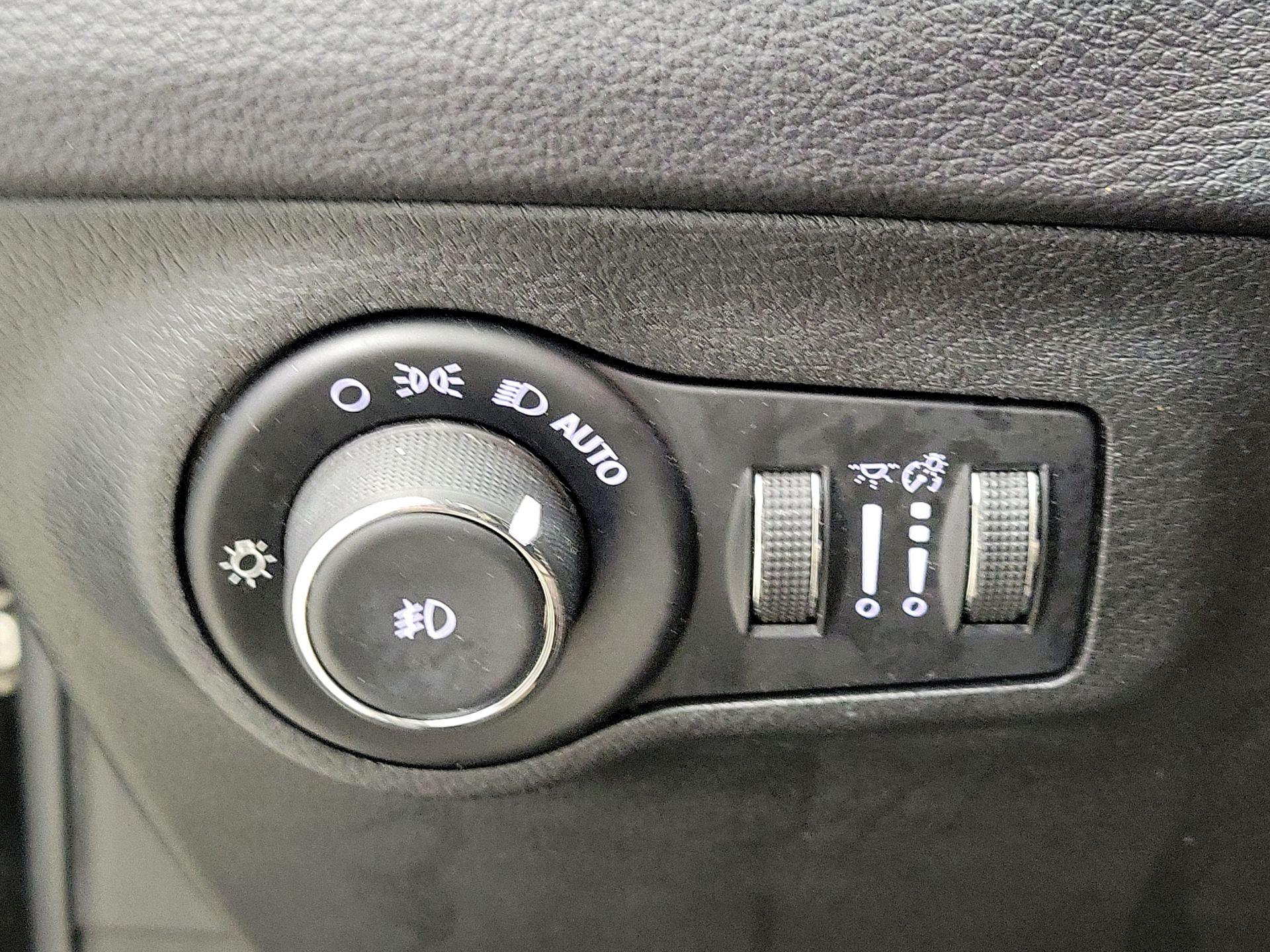 Thumbnail: 2018 Jeep Compass - 13