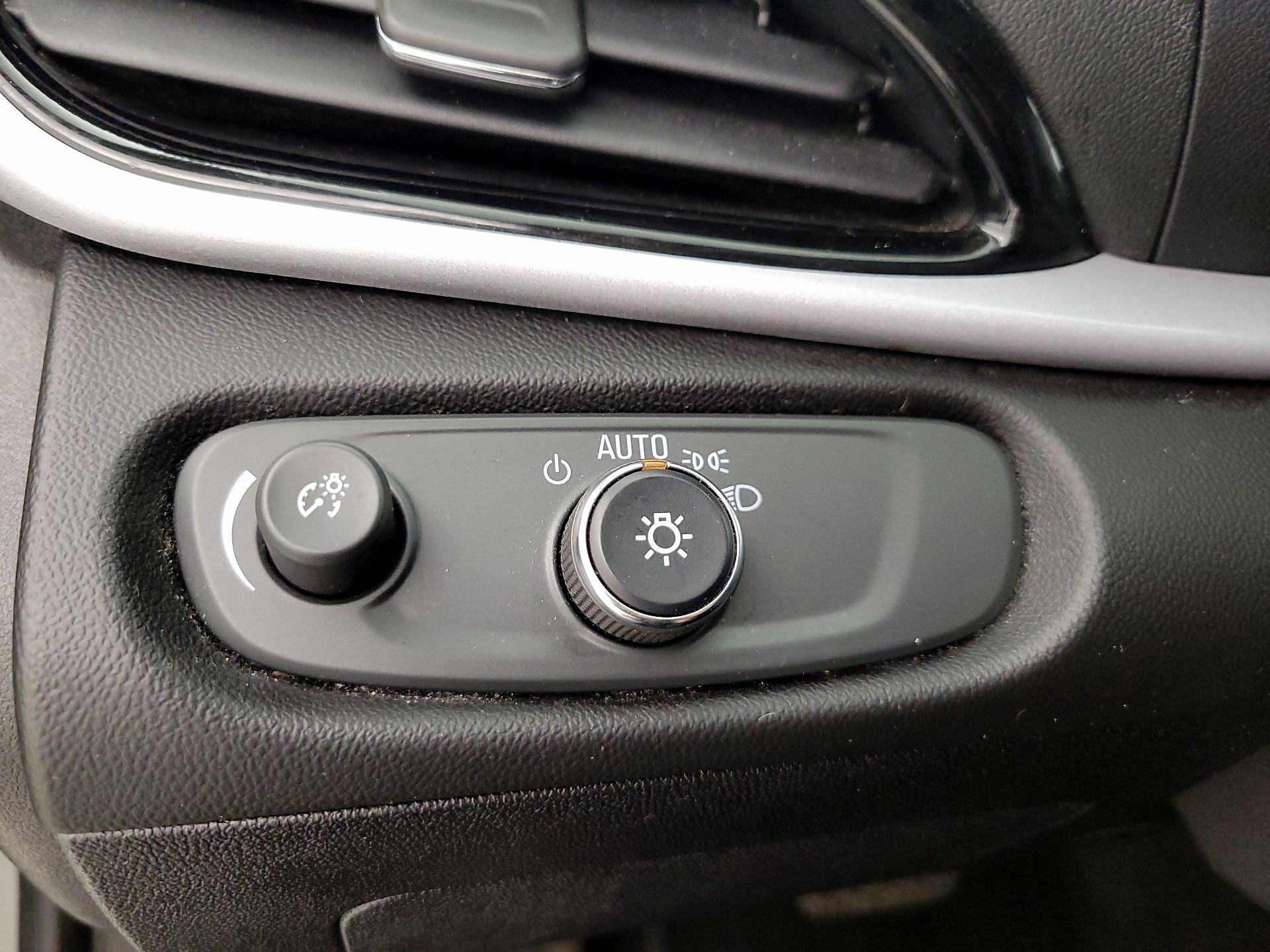 Thumbnail: 2017 Chevrolet Volt - 13