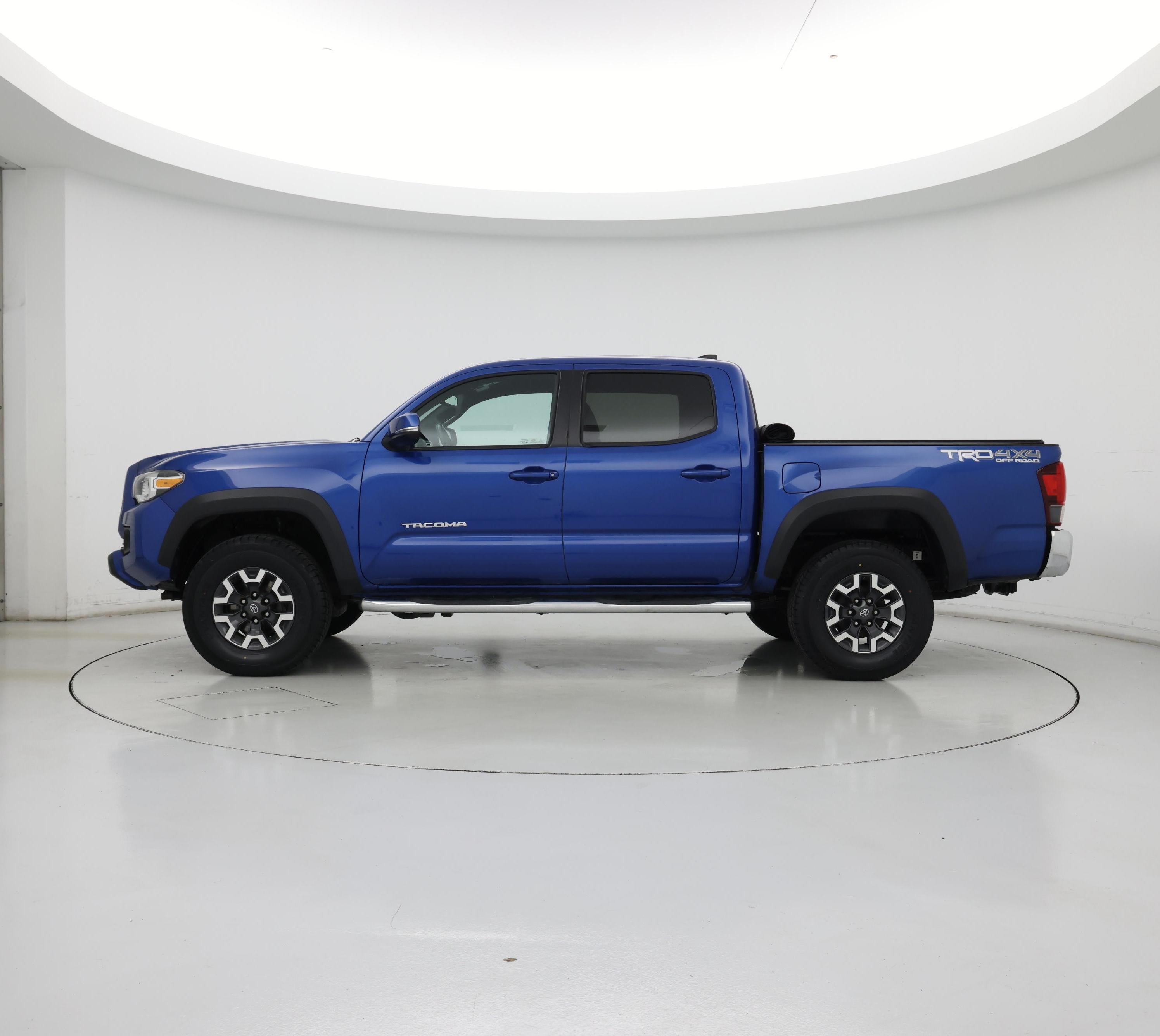 Thumbnail: 2018 Toyota Tacoma - 3