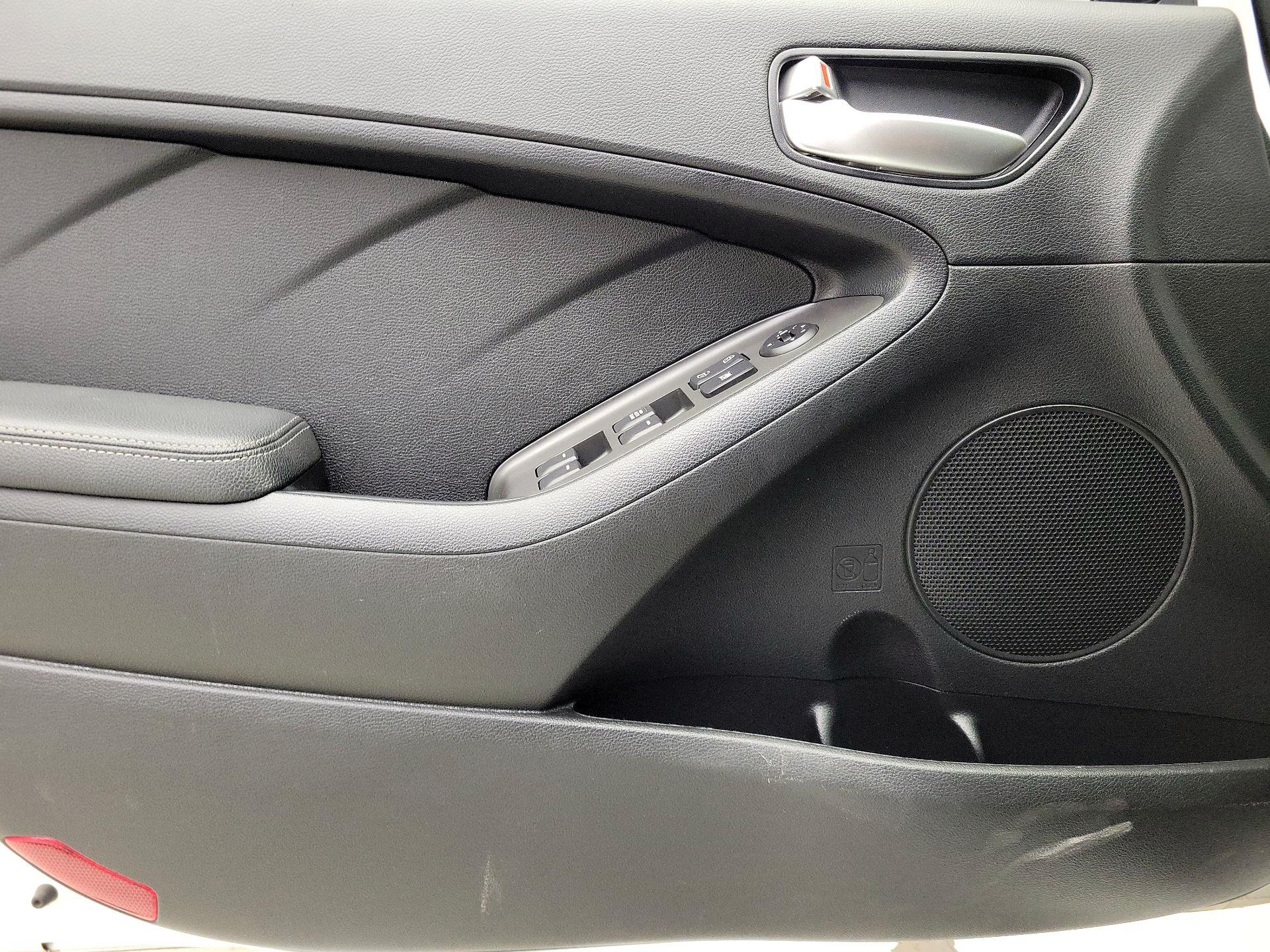 Thumbnail: 2017 Kia Forte - 12