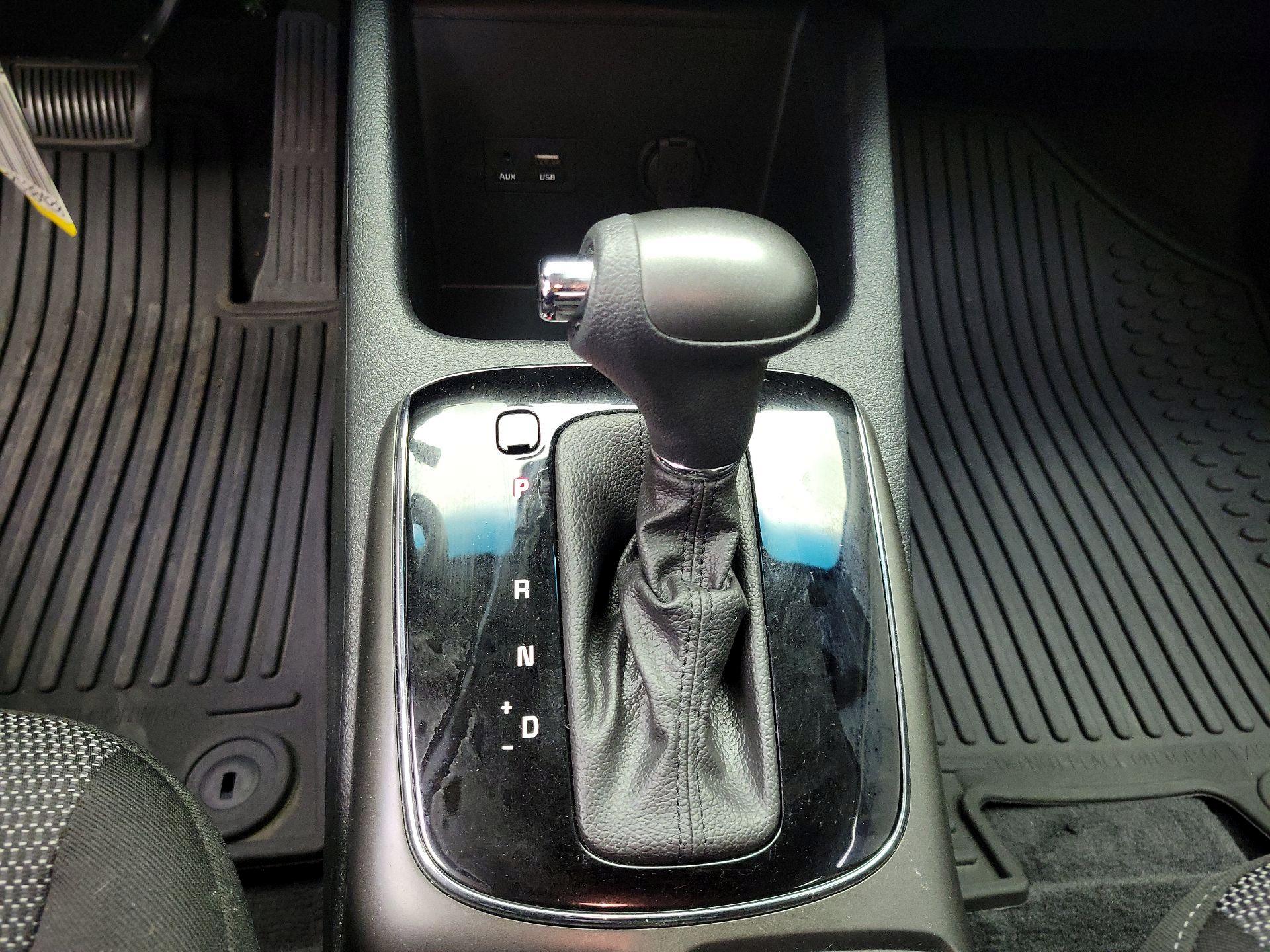 Thumbnail: 2017 Kia Forte - 16