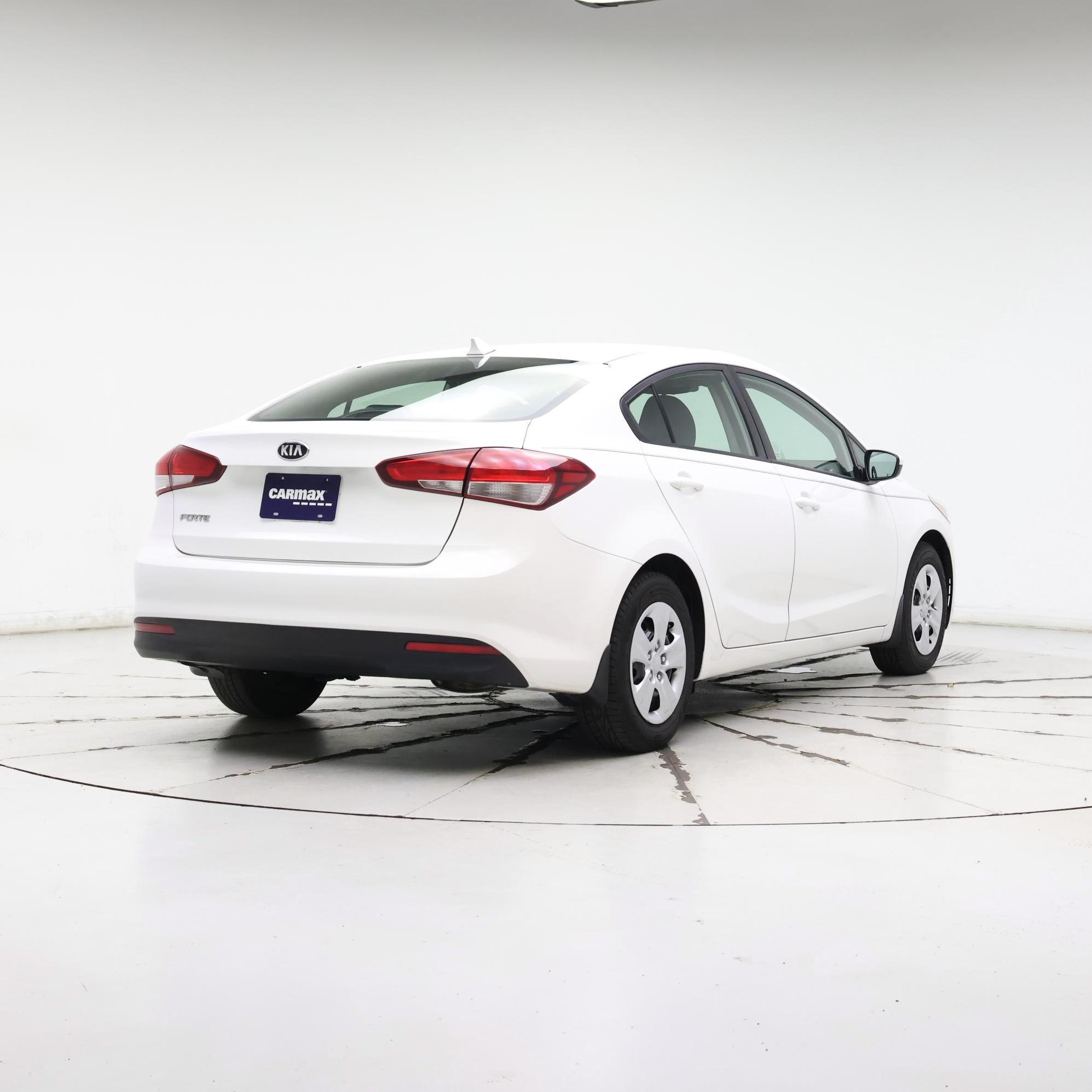 Thumbnail: 2017 Kia Forte - 8