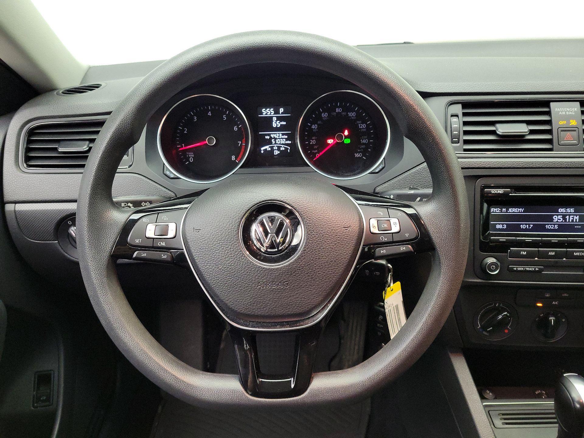 Thumbnail: 2015 Volkswagen Jetta - 10
